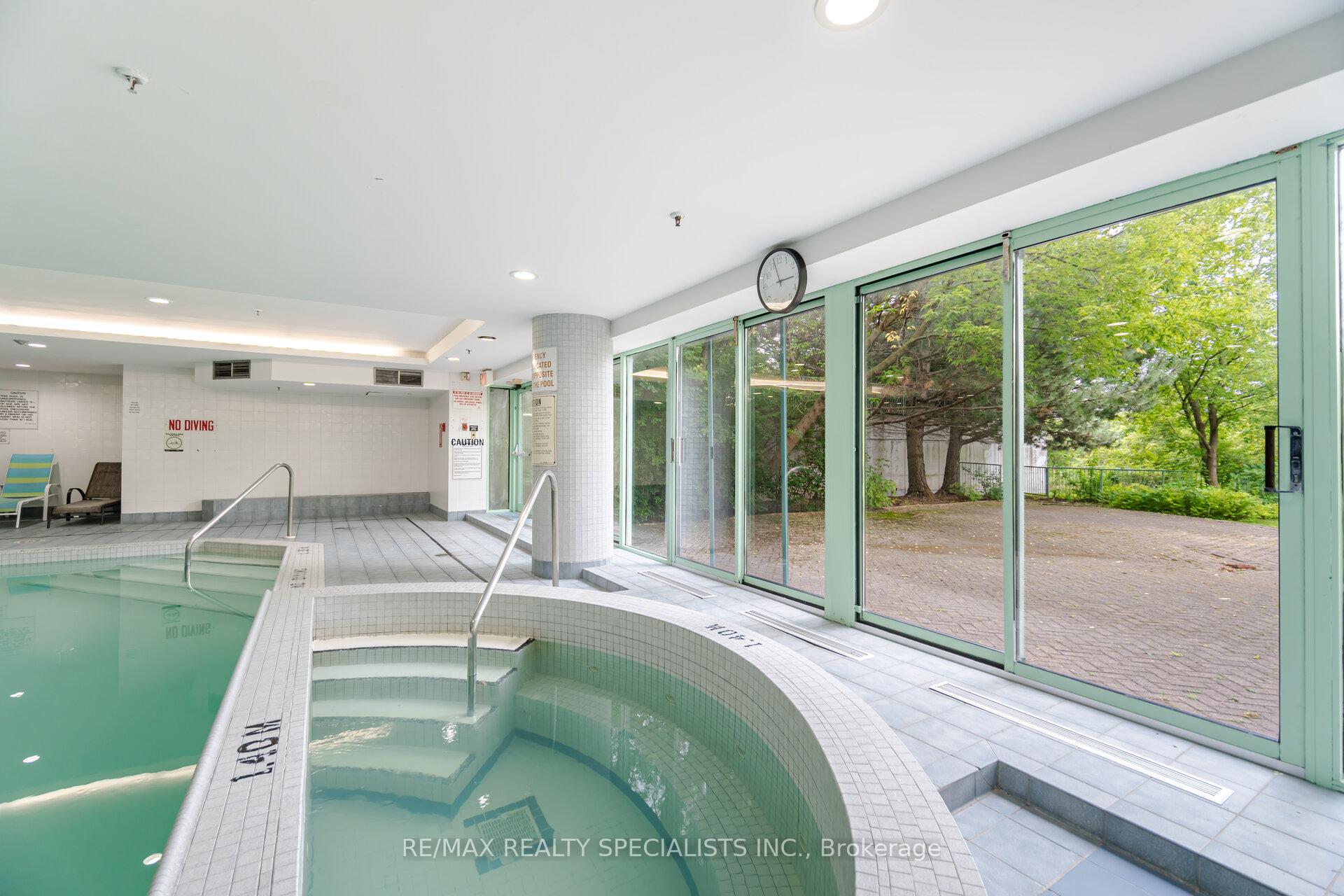 2 Bedrooms Condo at 61 Markbrook, Toronto For sale
