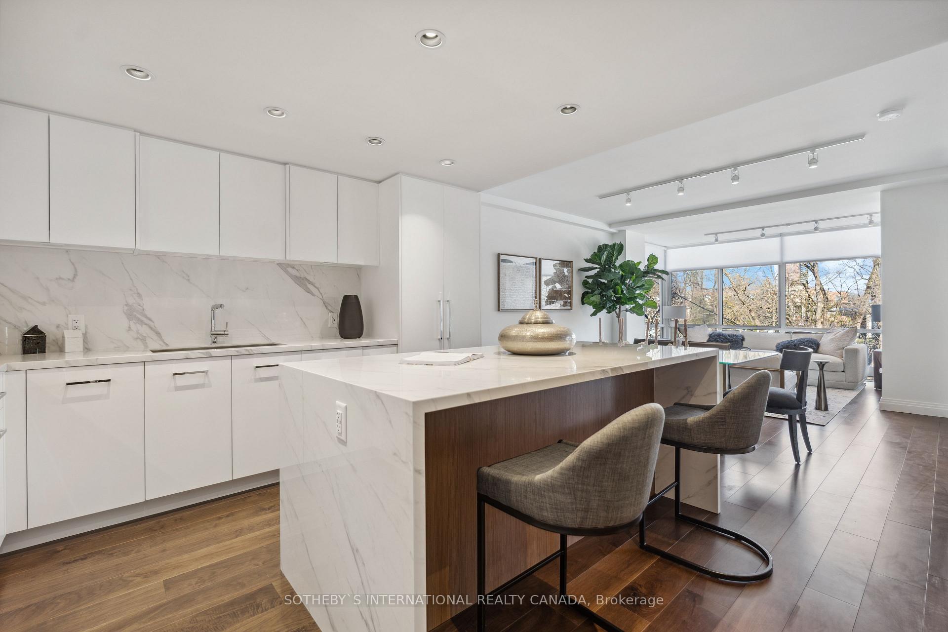 3 Bedrooms Condo at 1 Benvenuto,  Toronto For sale