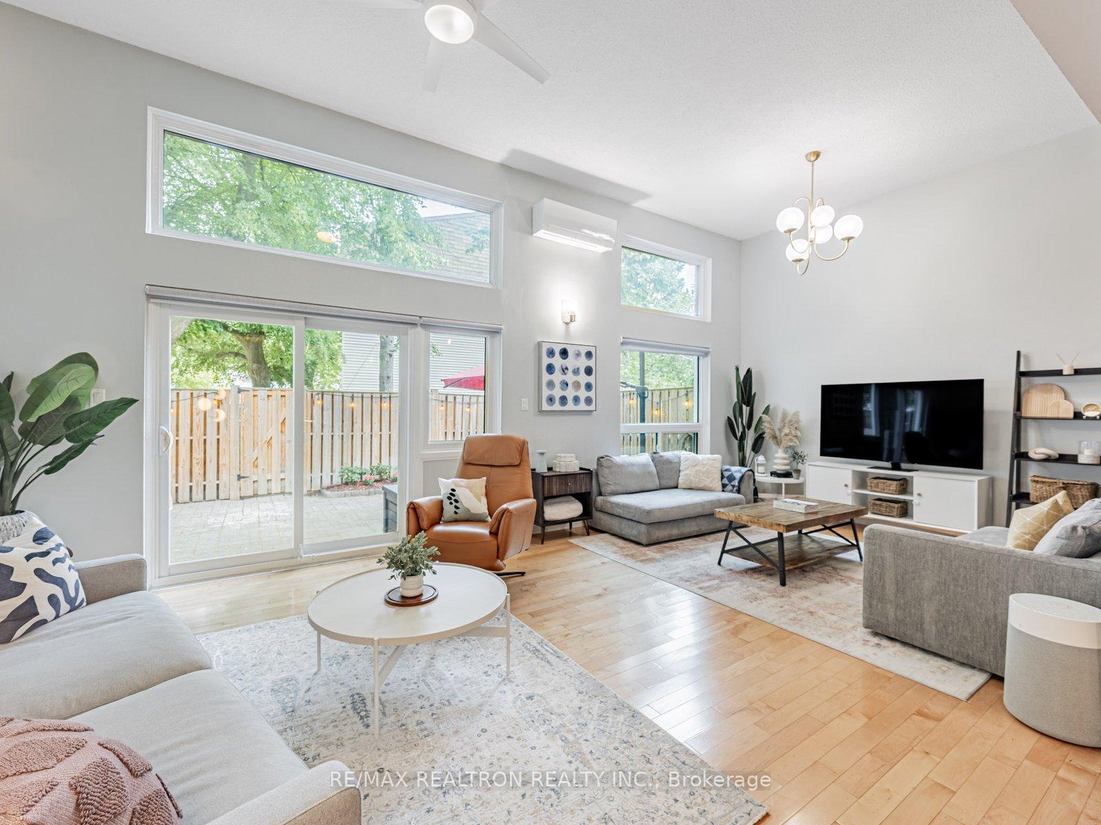 3 Bedrooms Condo at 2 Carol Wrenway, Toronto For sale