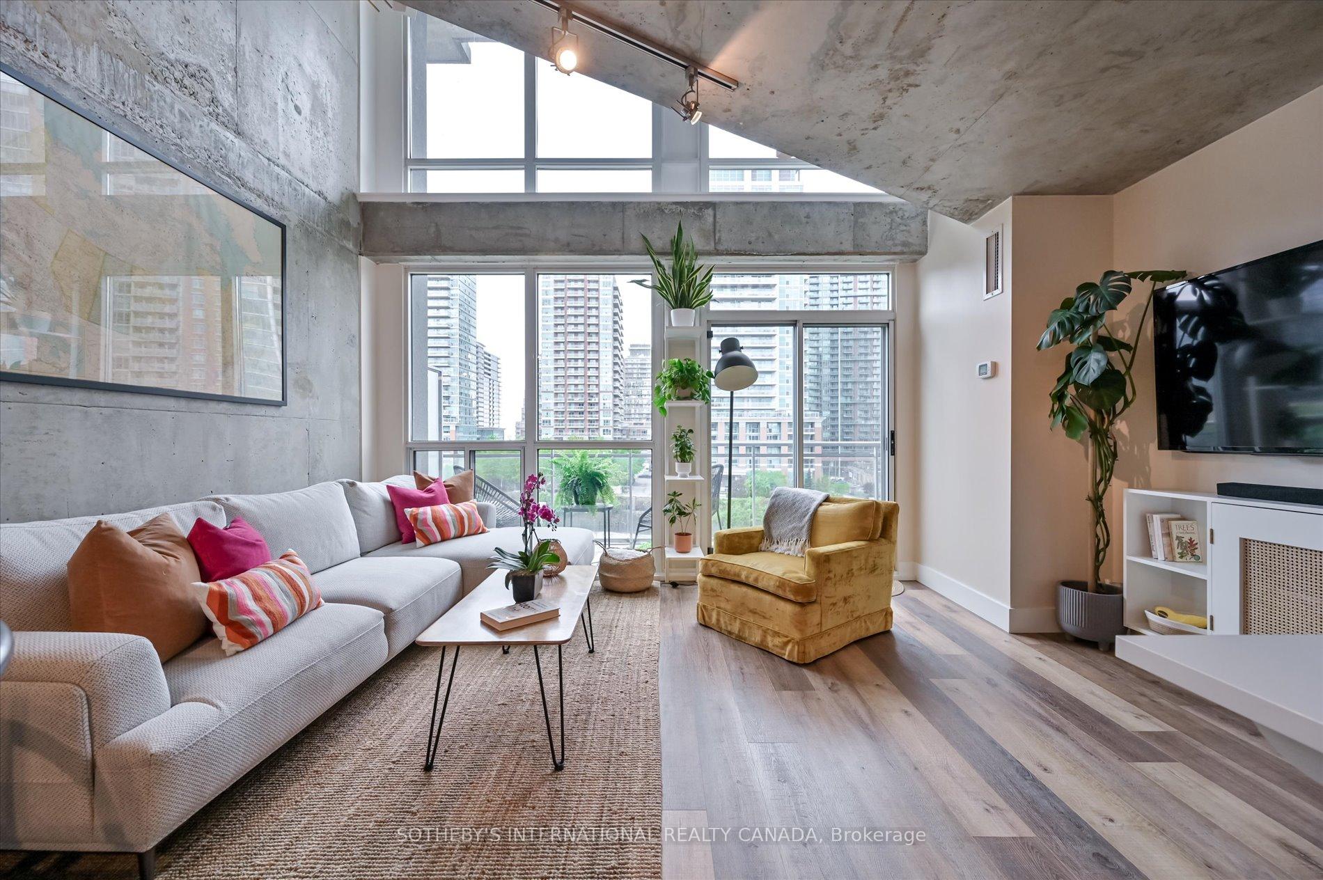 2 Bedrooms Condo at 1029 King, Toronto For sale