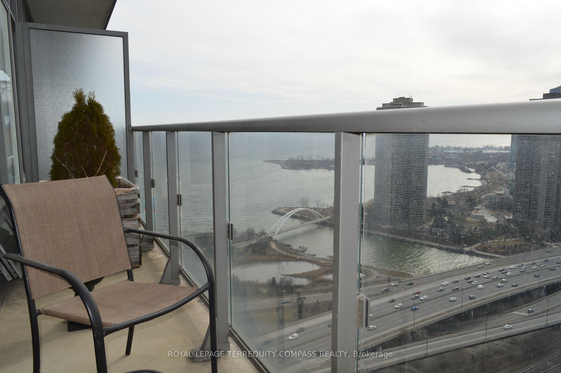 1 Bedroom Condo at 105 The Queensway,  Toronto For sale