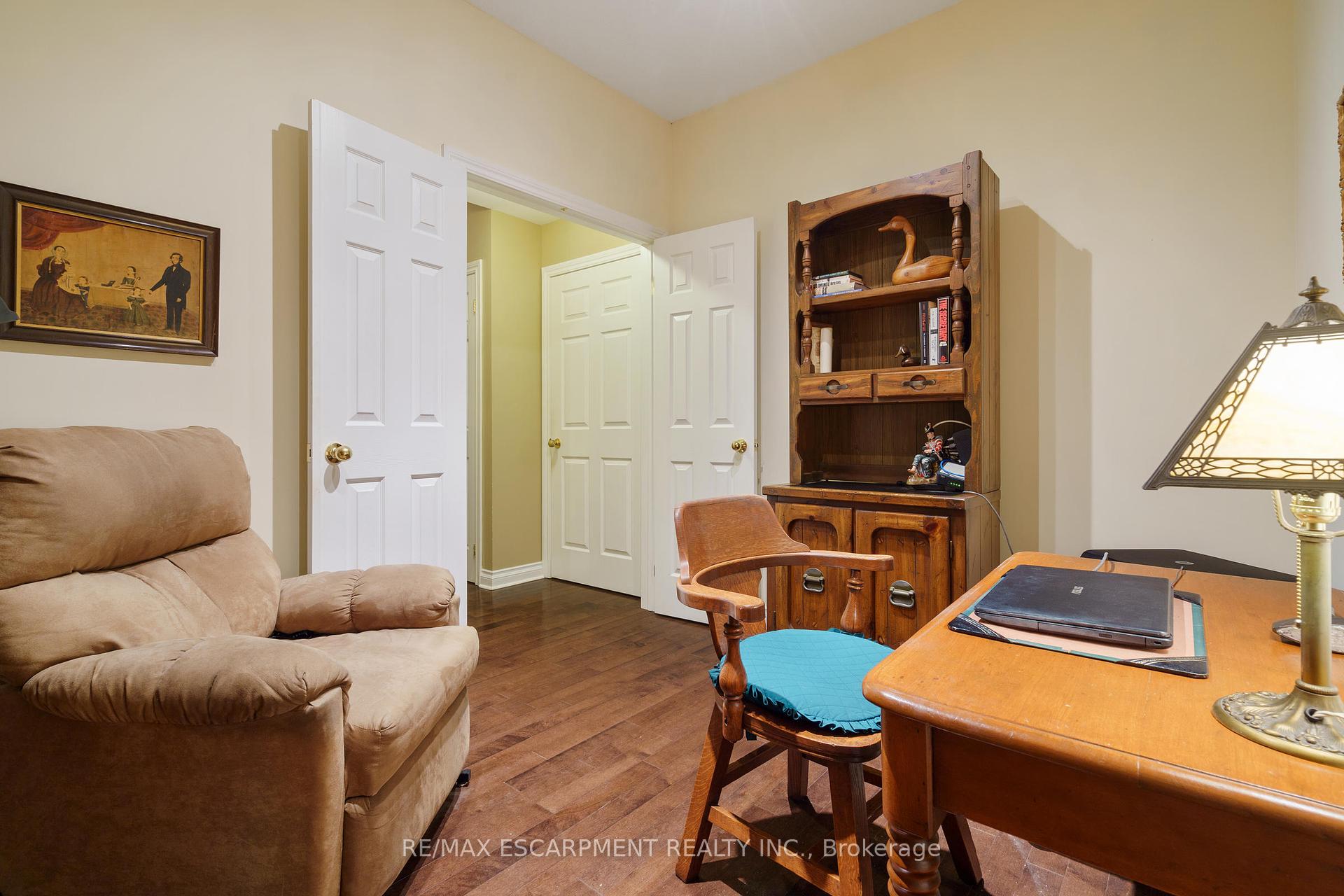 2 Bedrooms Condo at 4000 Creekside, Hamilton For sale