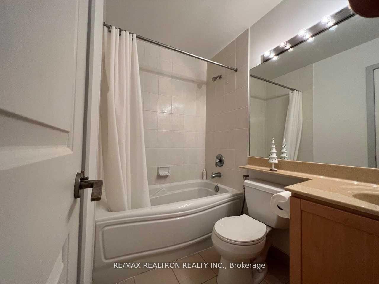 3 Bedrooms Condo at 4968 Yonge,  Toronto For sale
