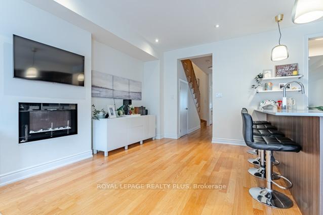 #156 – 12 Edward Horton Crescent, Toronto, ON M8Z 0E5