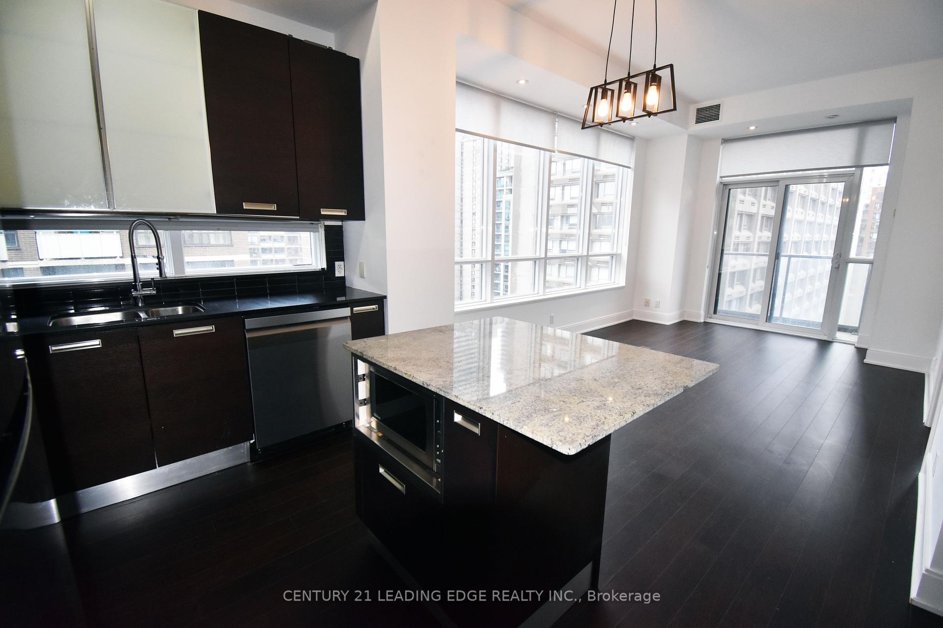 2 Bedrooms Condo at 21 BALMUTO, Toronto For sale