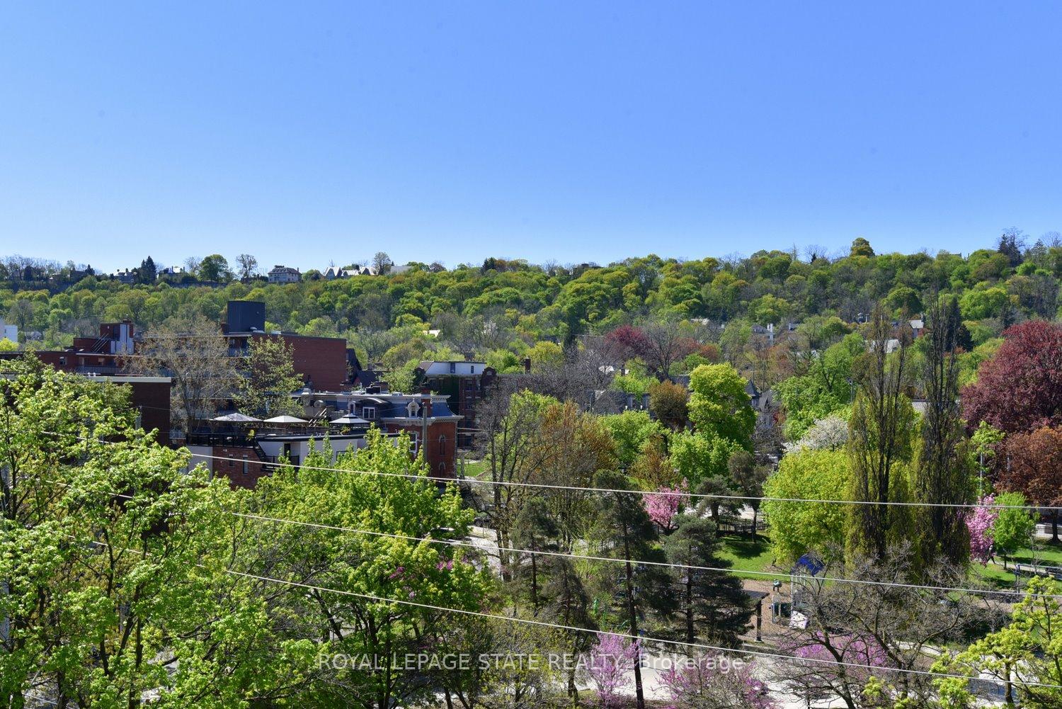 2 Bedrooms Condo at 90 Charlton, Hamilton For sale