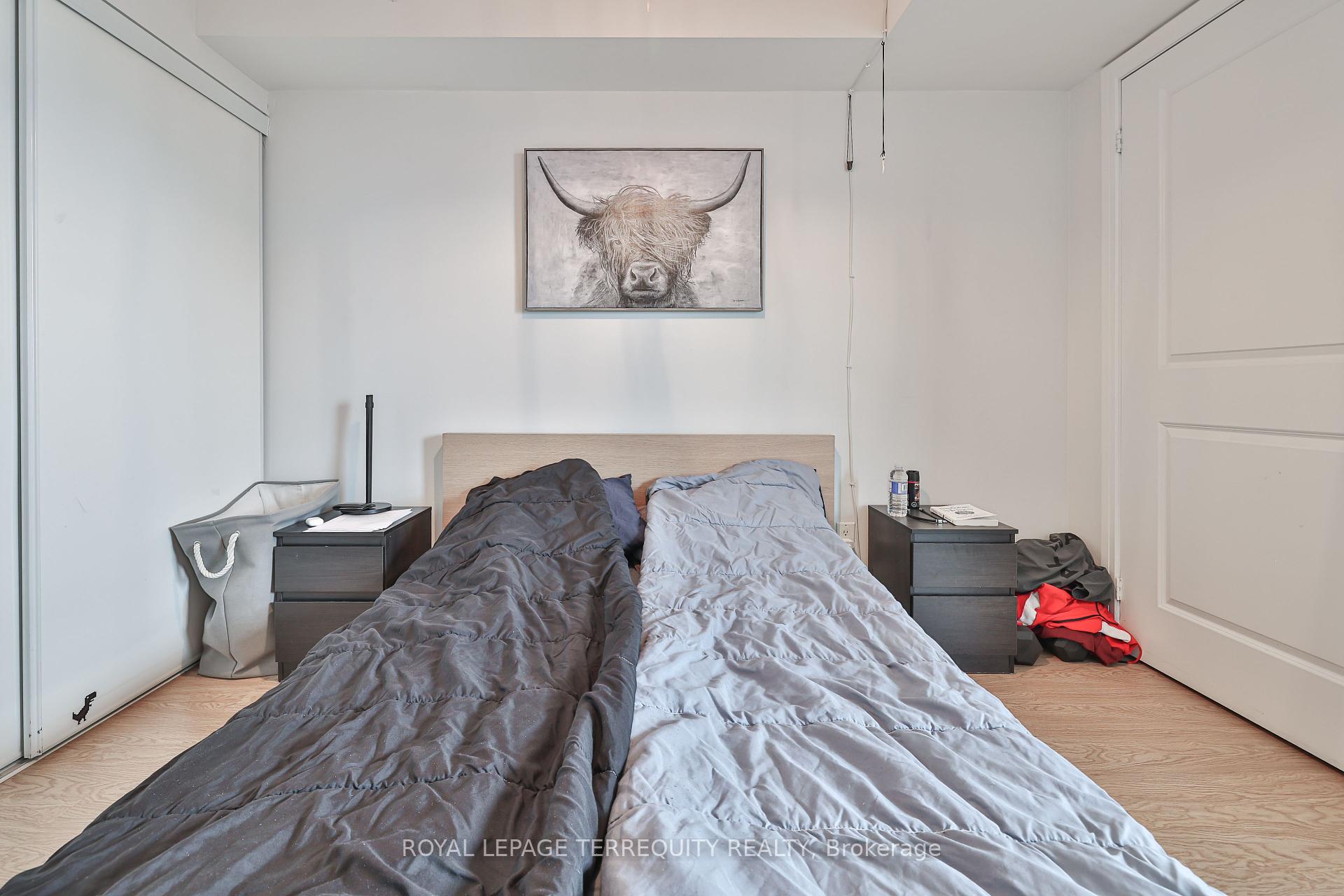 2 Bedrooms Condo at 35 Bales, Toronto For sale