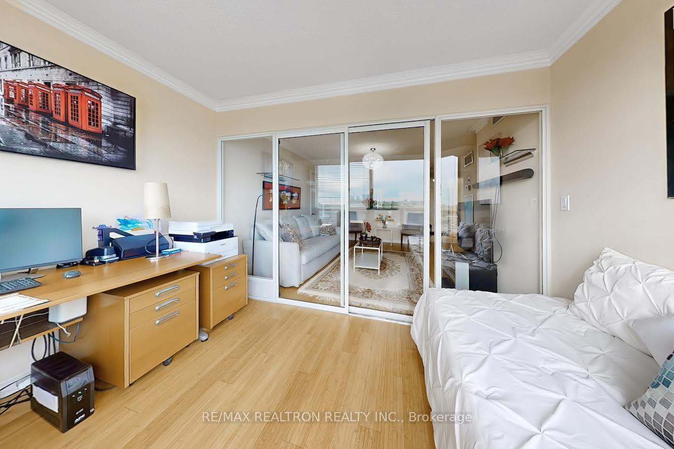 3 Bedrooms Condo at 68 Corporate, Toronto For sale