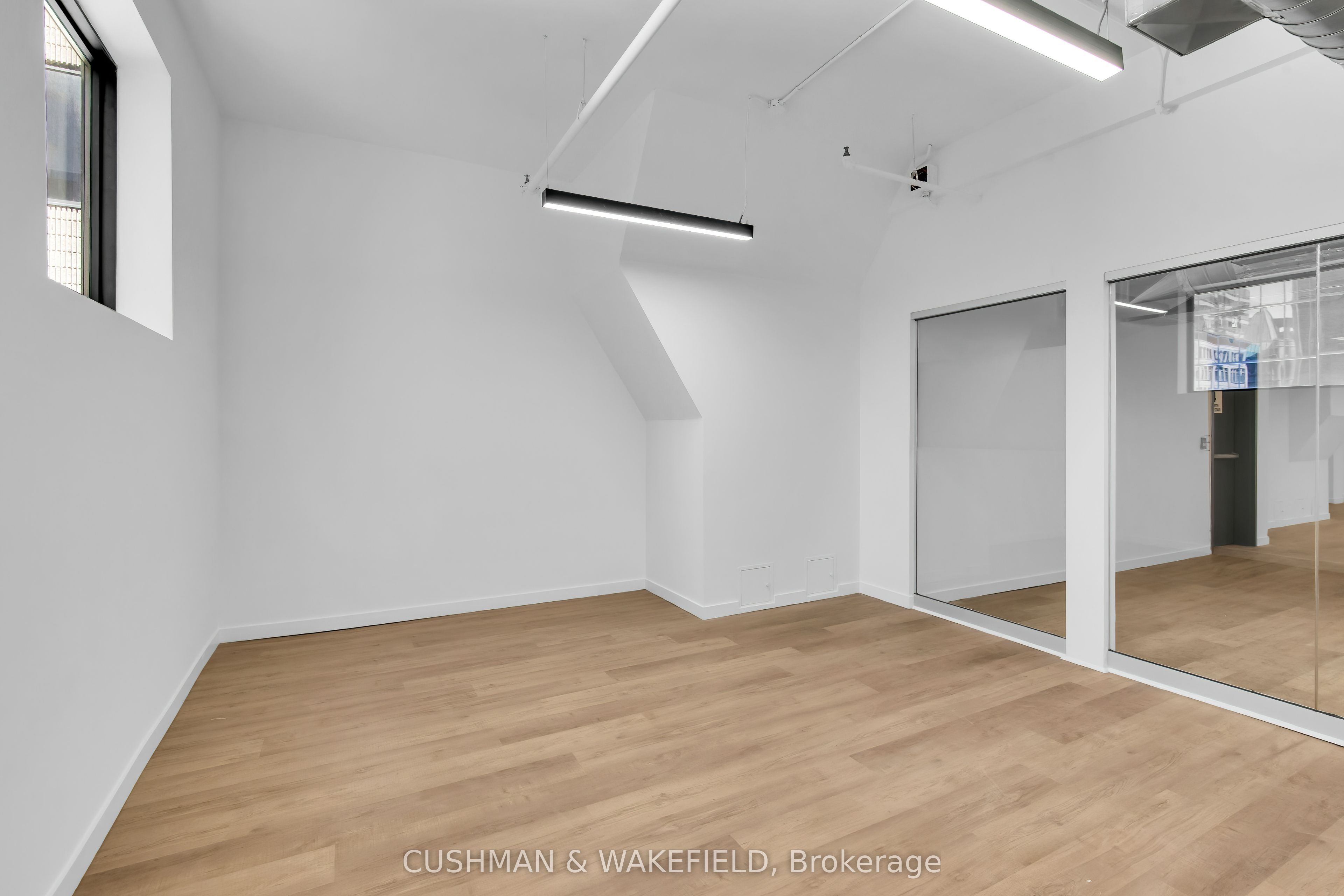 146 Yonge Street, #400