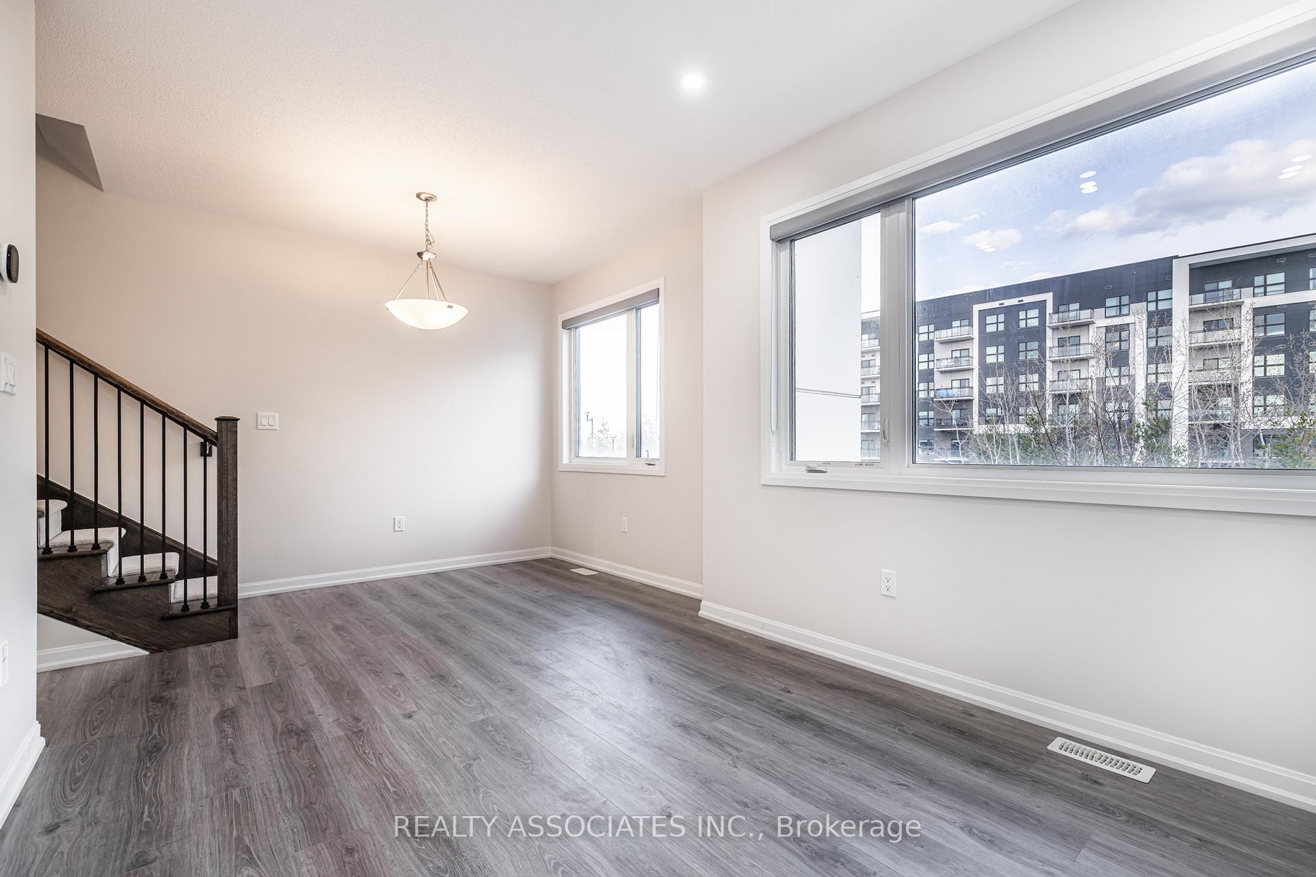 4 Bedrooms Condo at 133 Grovewood, Oakville For sale