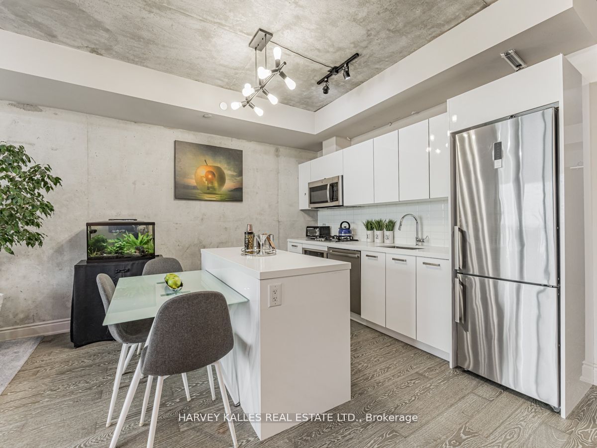 608 Richmond Street W 816