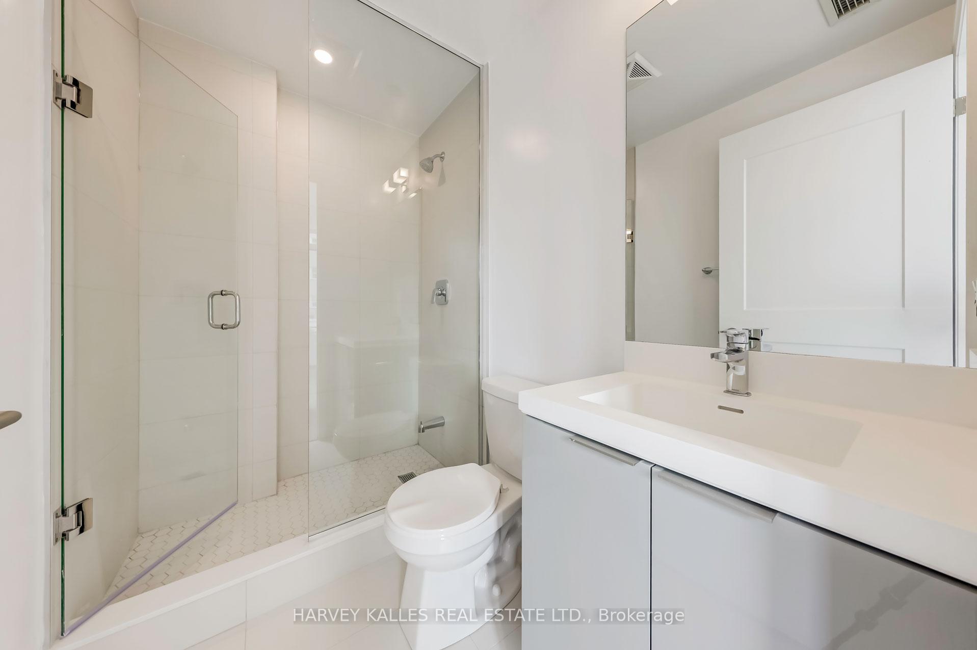 4 Bedrooms Condo at 25 Holly, Toronto For sale