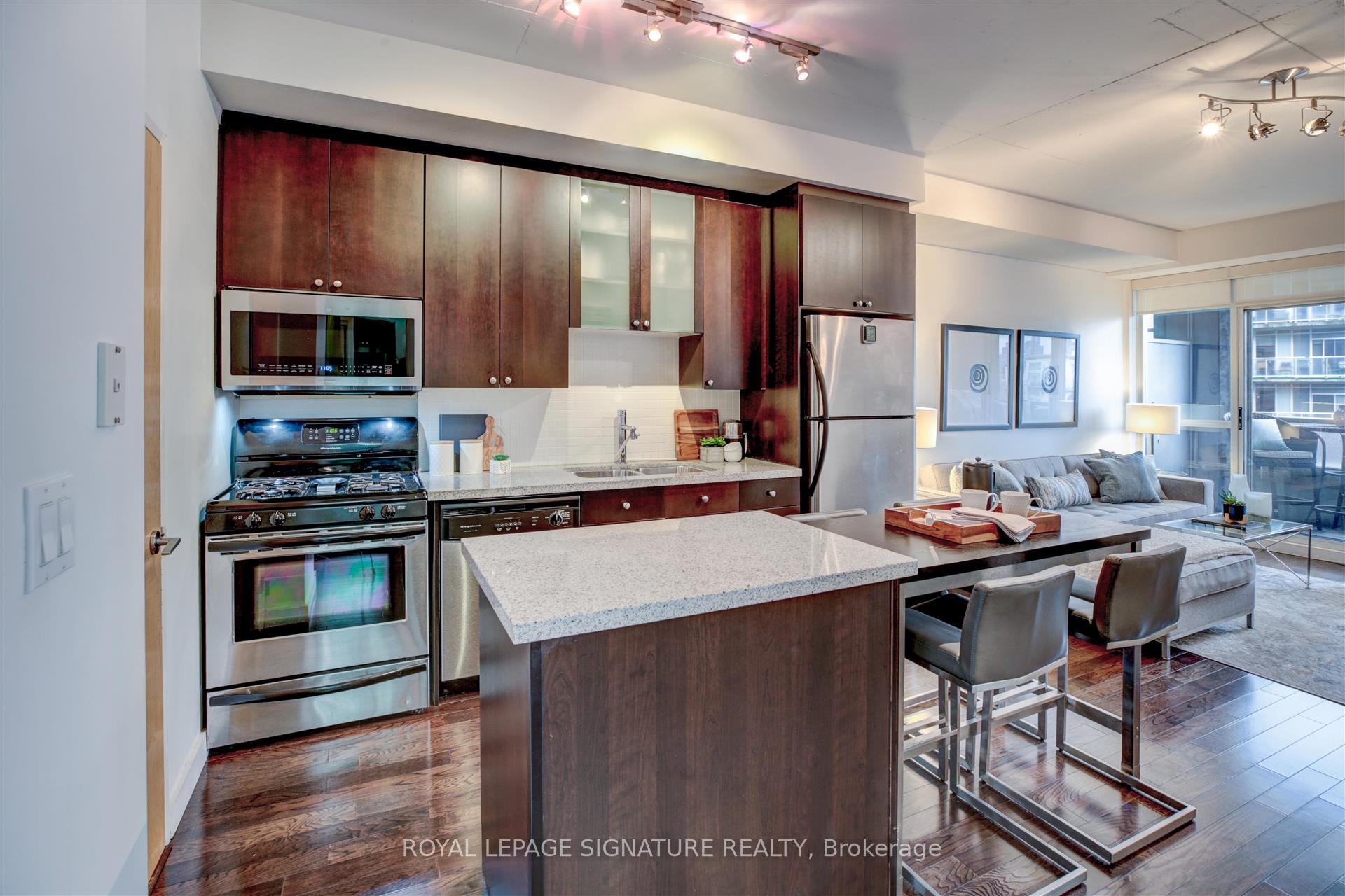 2 Bedrooms Condo at 1 Shaw, Toronto For sale