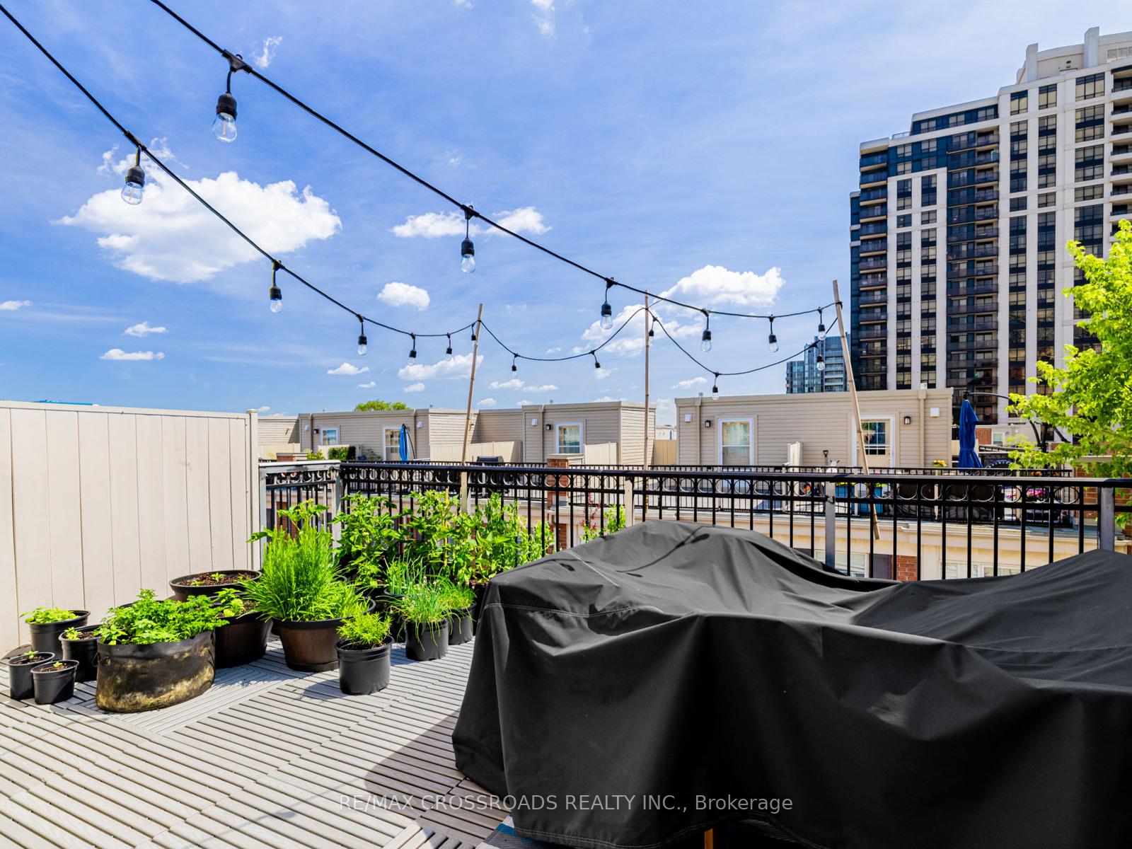 2 Bedrooms Condo at 5 Everson, Toronto For sale