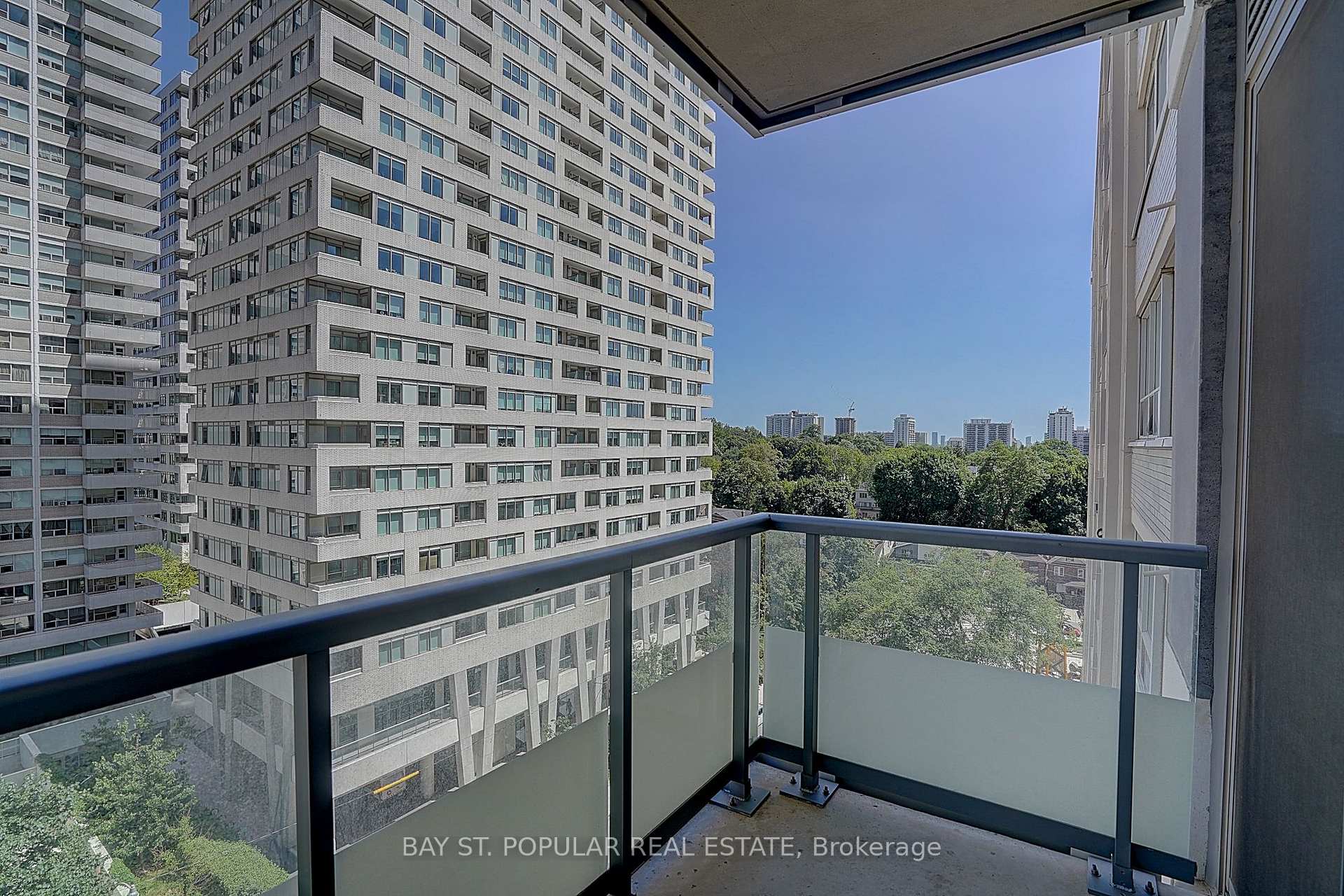 2 Bedrooms Condo at 50 Dunfield, Toronto For sale