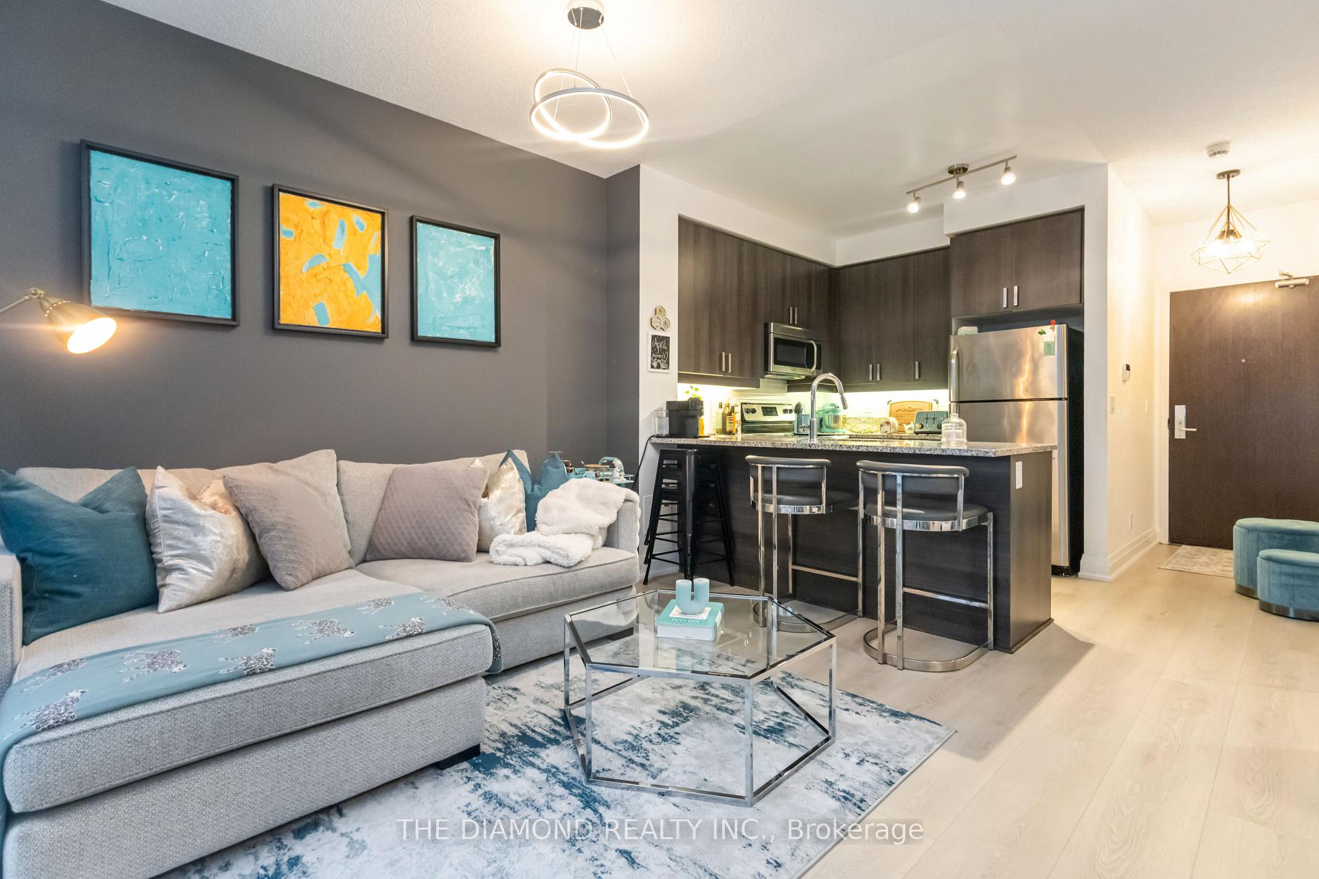 2 Bedrooms Condo at 1185 The Queensway, Toronto For sale