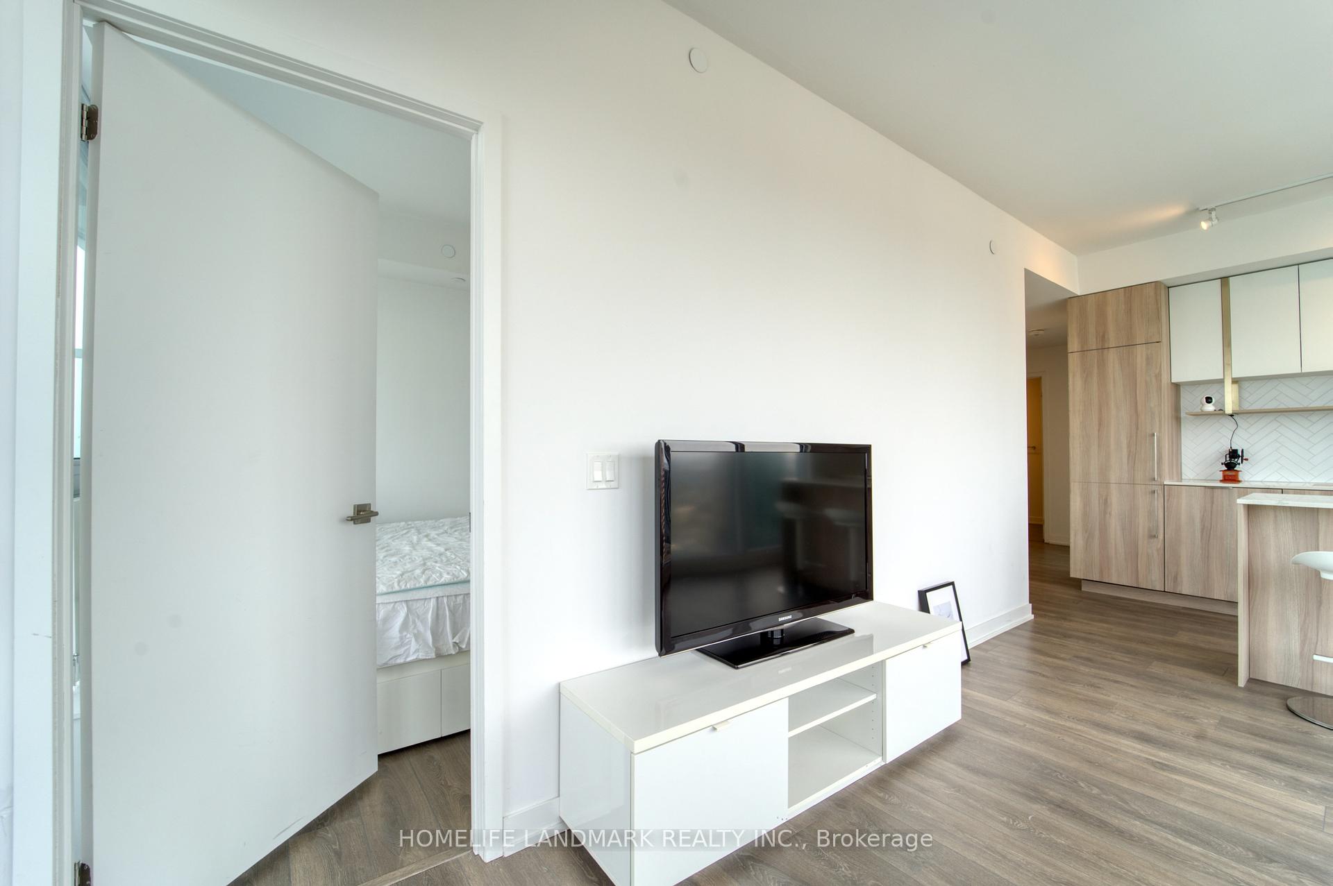 2 Bedrooms Condo at 15 HOLMES,  Toronto For sale