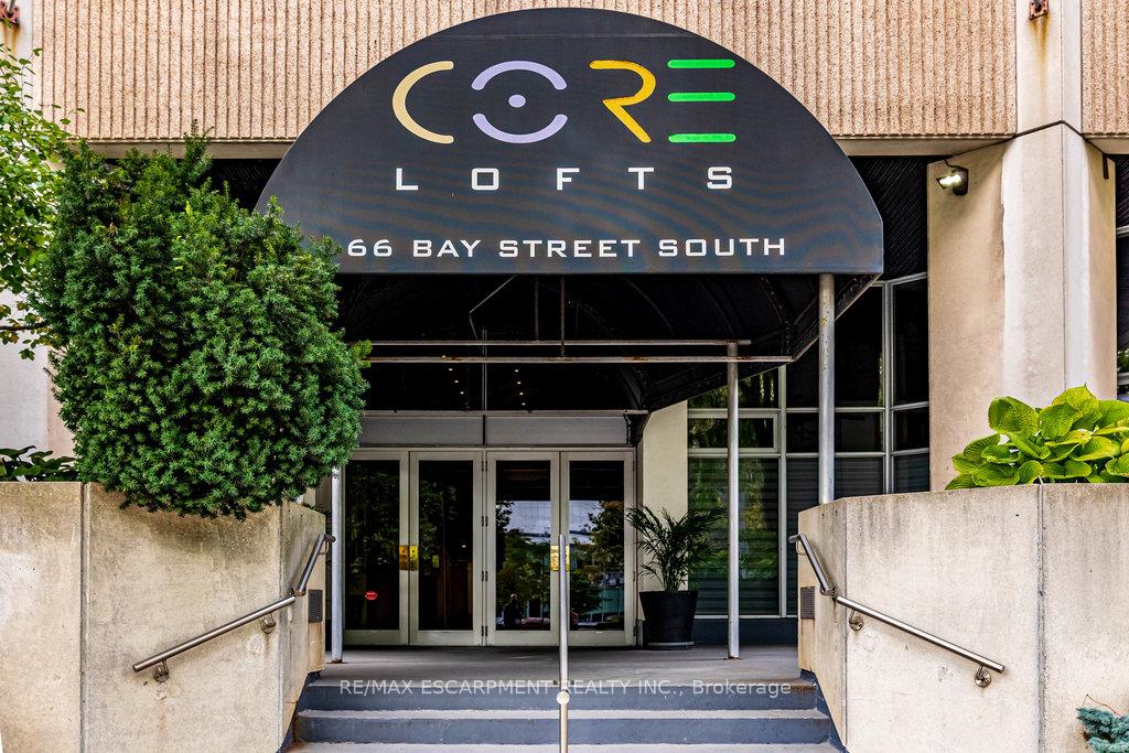 2 Bedrooms Condo at 66 Bay, Hamilton For sale