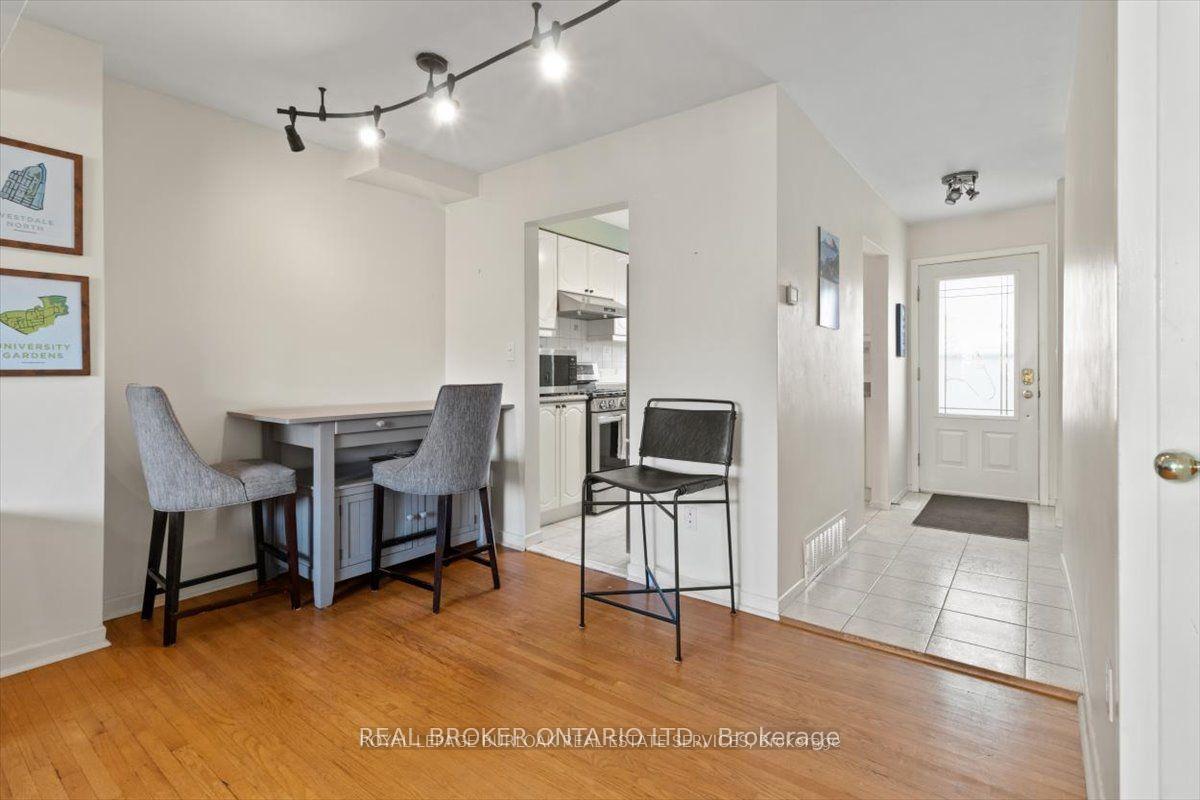2 Bedrooms Condo at 11 Colmar, Hamilton For sale
