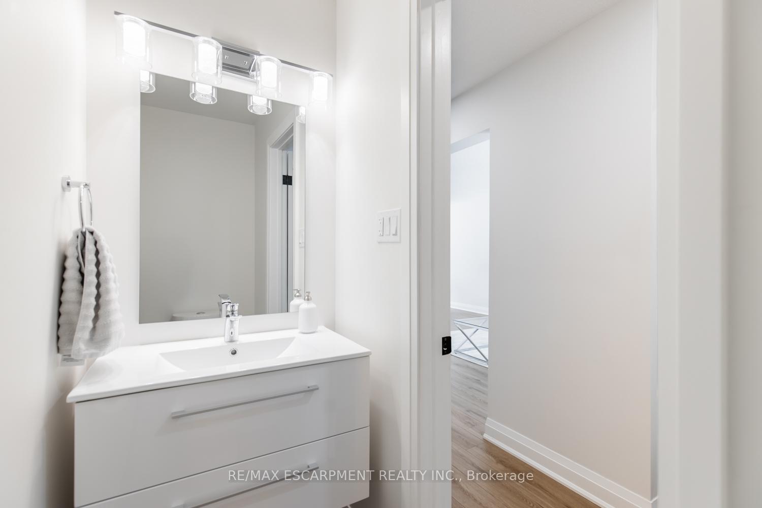 3 Bedrooms Condo at 150 Gateshead, Hamilton For sale