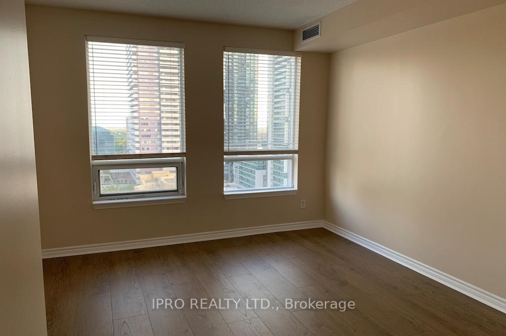 3 Bedrooms Condo at 388 Prince of Wales, Mississauga For sale