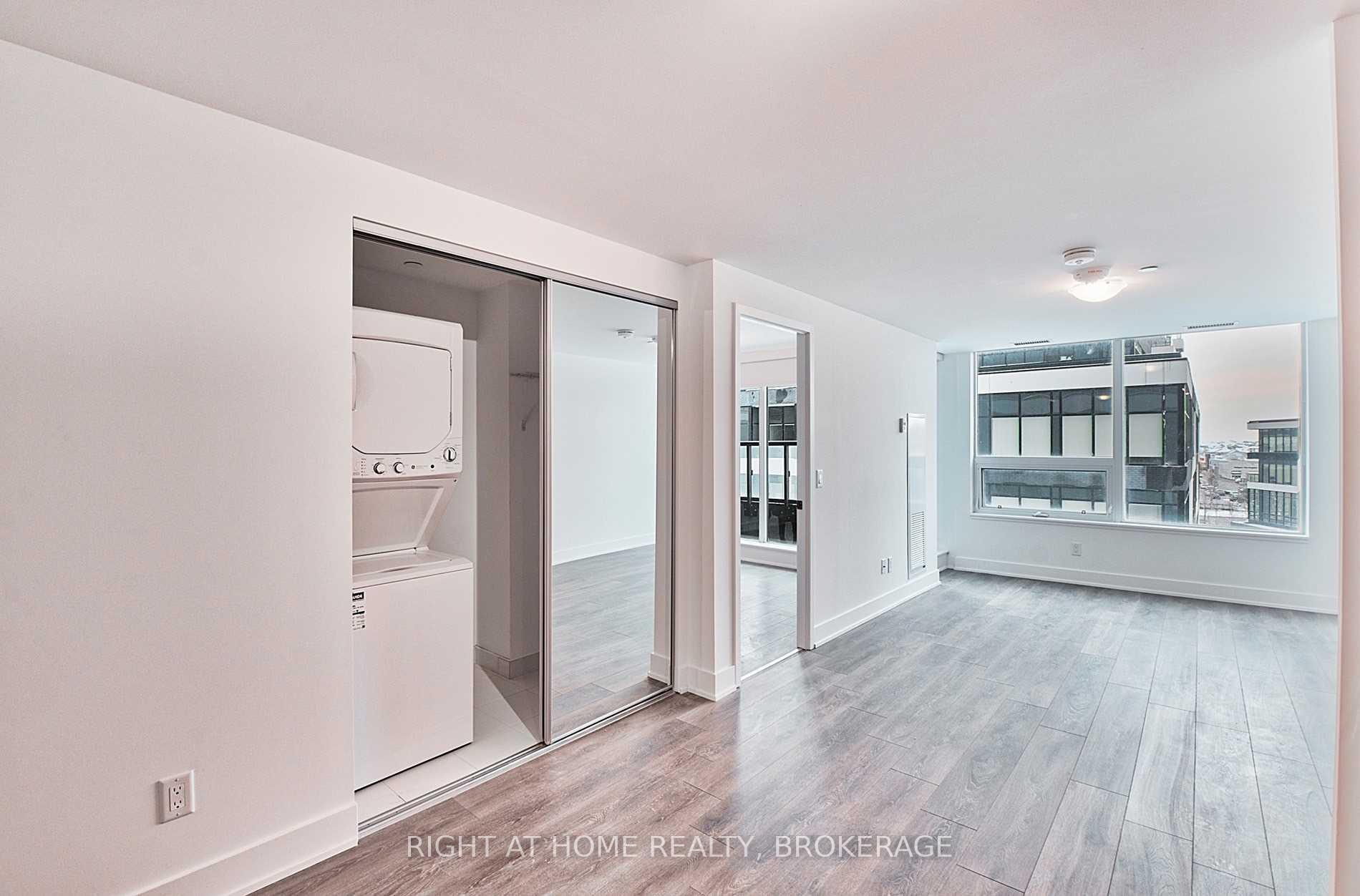 2 Bedrooms Condo at 2481 Taunton, Oakville For sale