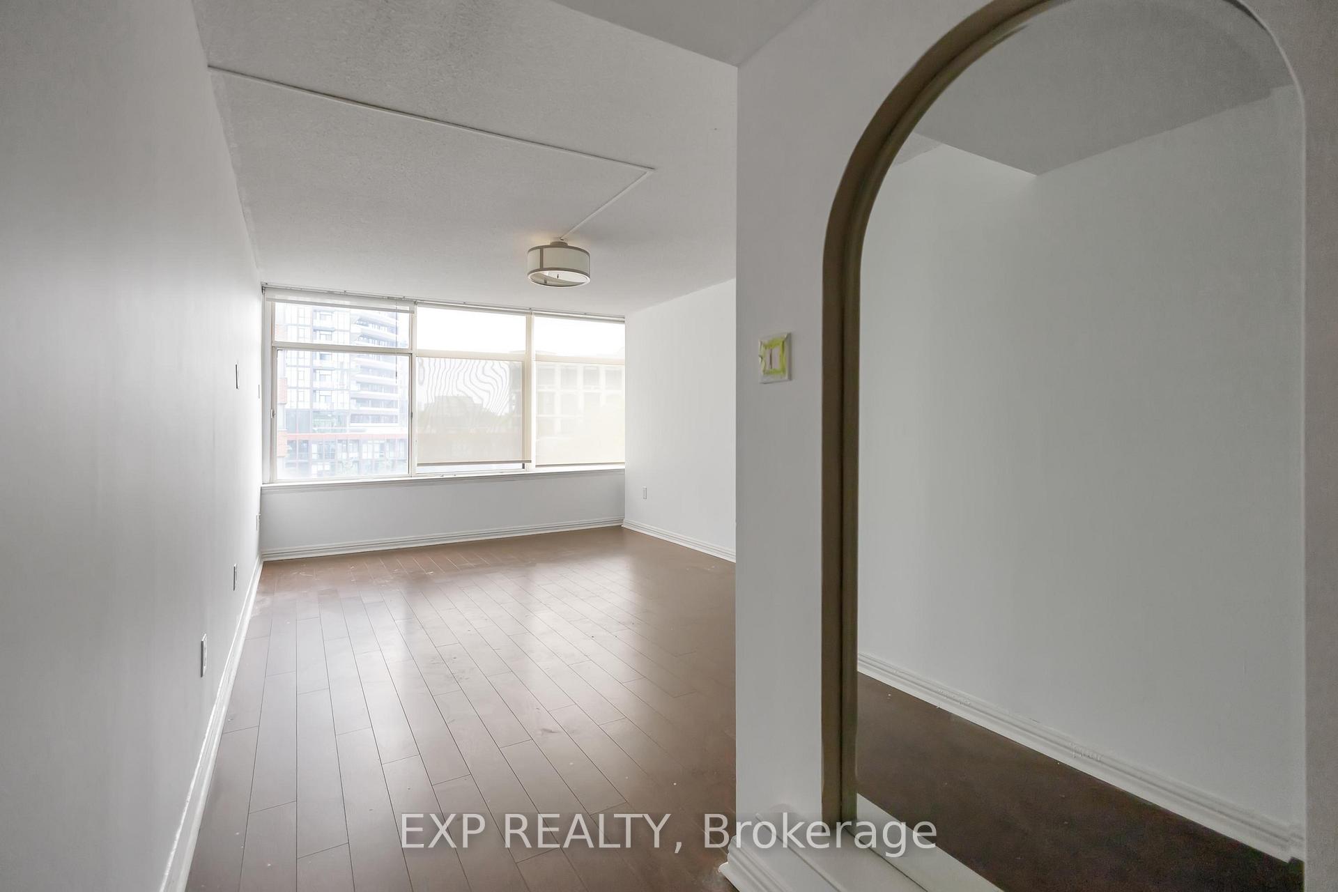 2 Bedrooms Condo at 900 Yonge, Toronto For sale