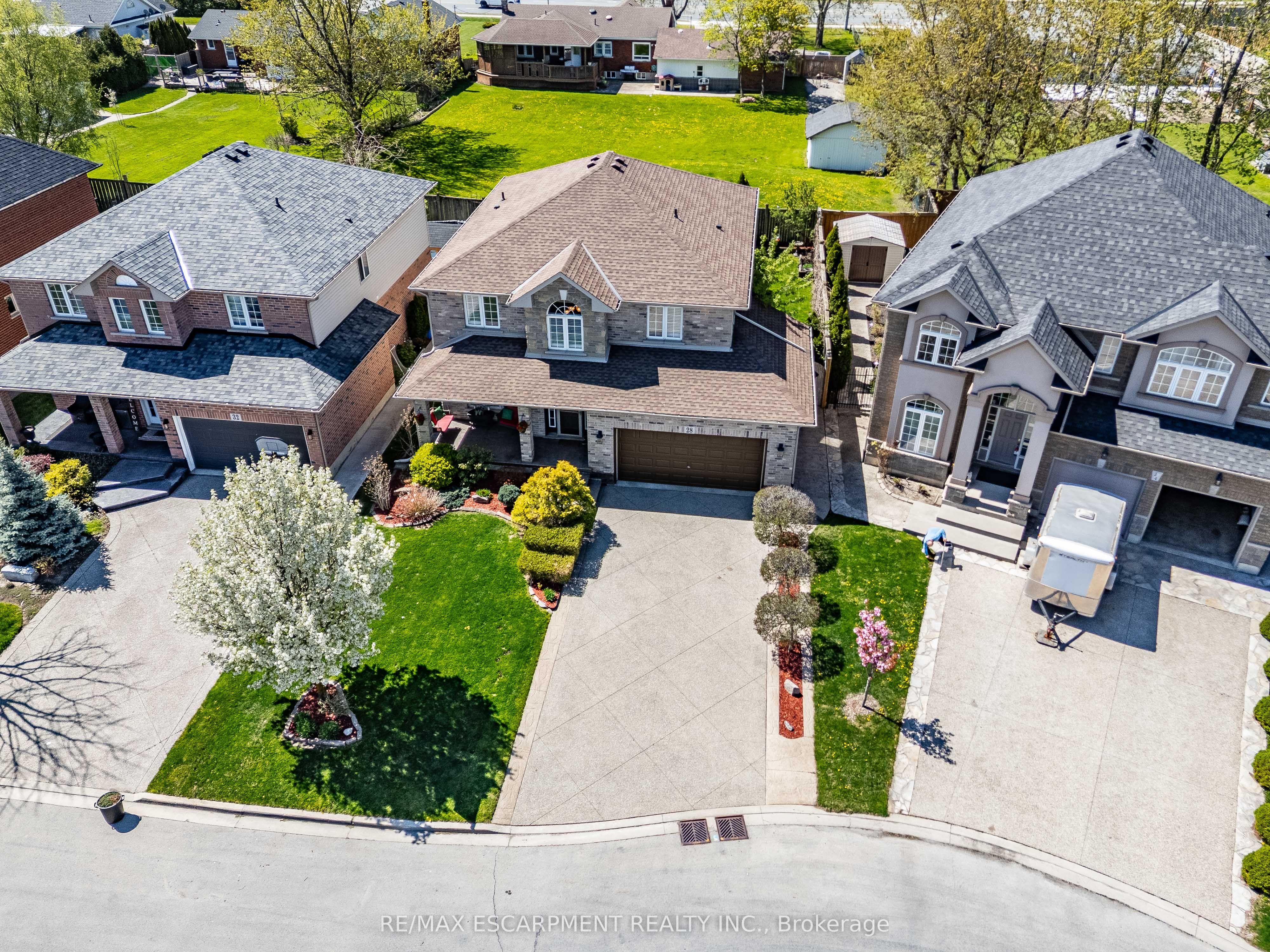 28 Edgecroft Crescent
