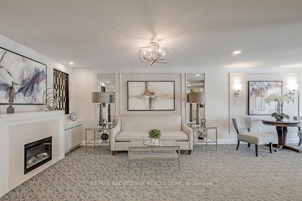 2 Bedrooms Condo at 1230 Marlborough,  Oakville For sale