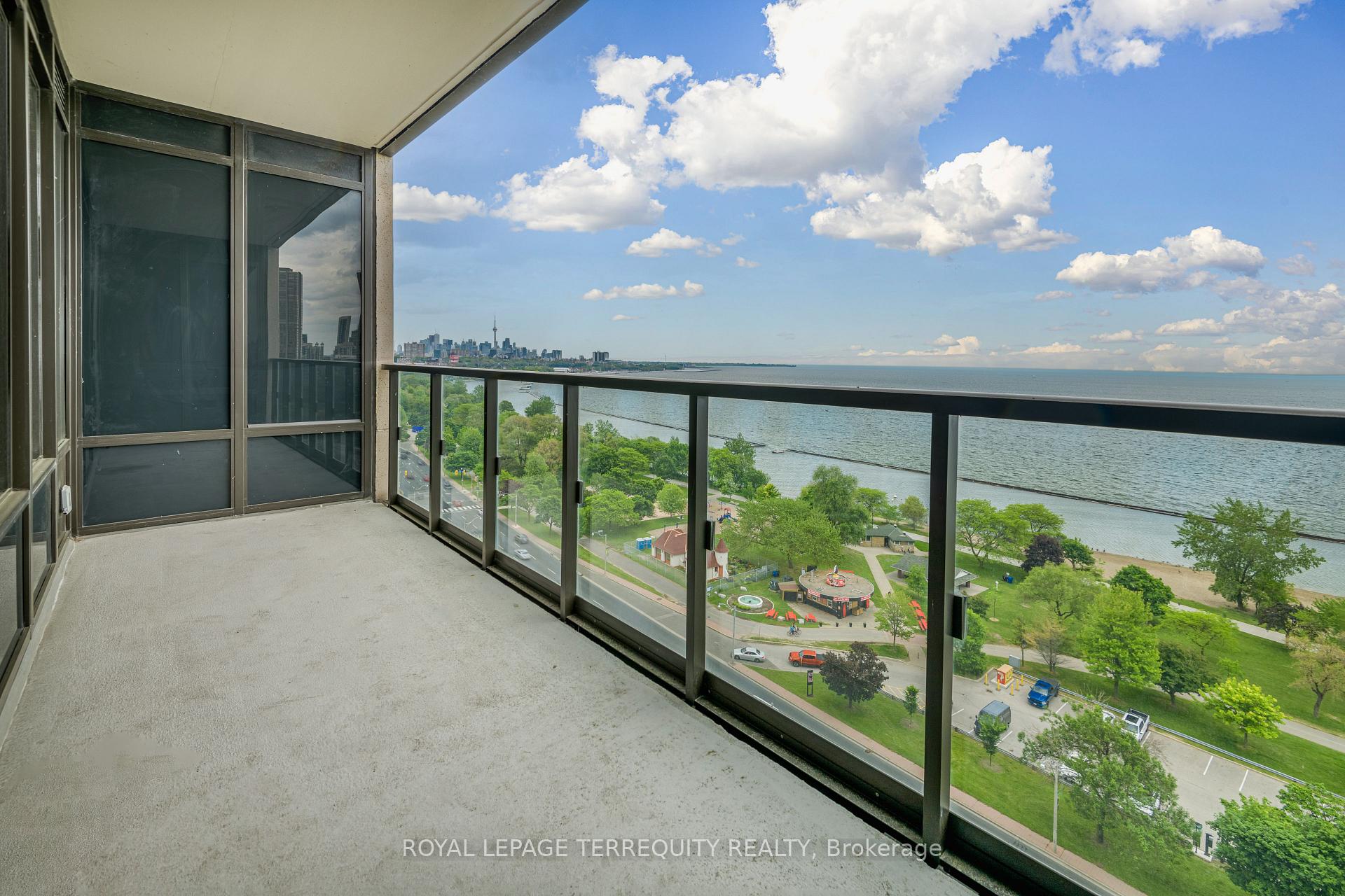 3 Bedrooms Condo at 1926 Lake Shore, Toronto For sale