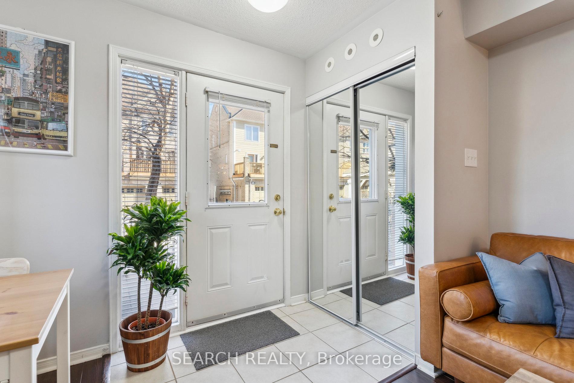 2 Bedrooms Condo at 4975 Southampton, Mississauga For sale