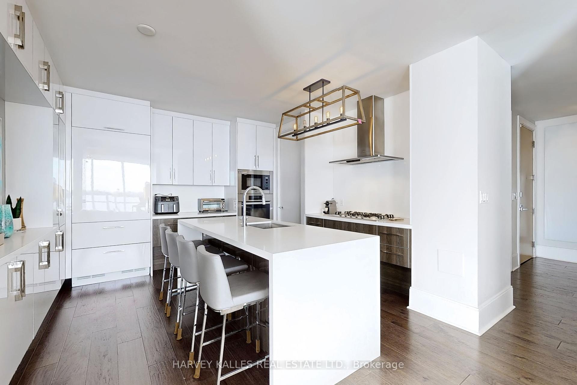 29 Queens Quay N/A E 1006