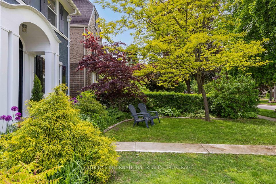 16 Thairs Avenue, St. Catharines, ON L2R 6P1