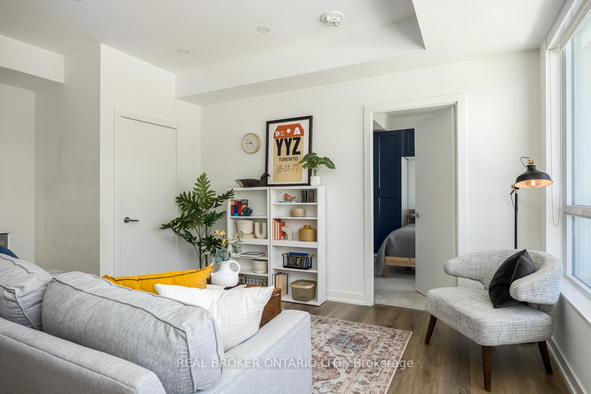 3 Bedrooms Condo at 10 Wilby, Toronto For sale