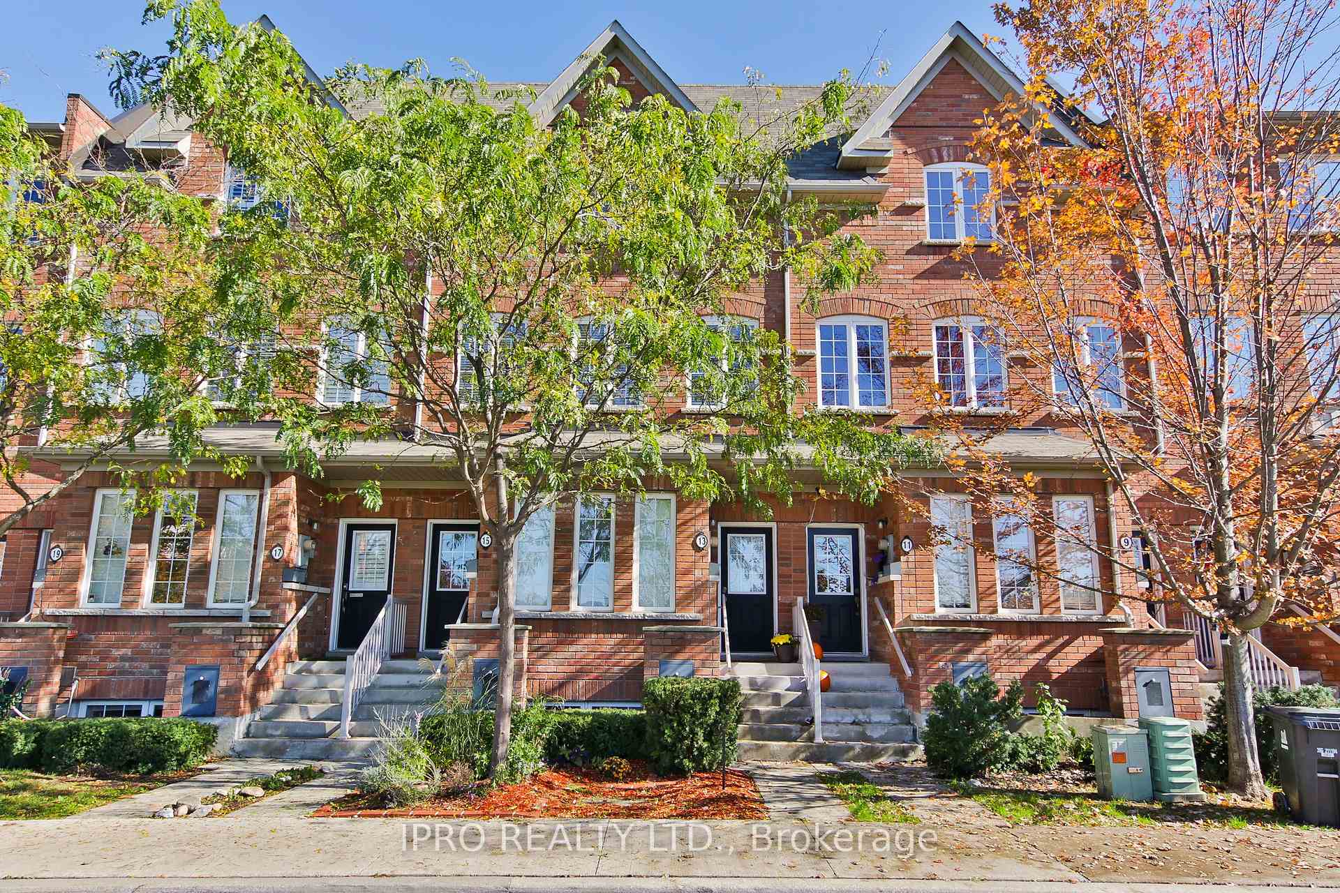 3 Bedrooms Condo at 13 Brockville,  Toronto For sale