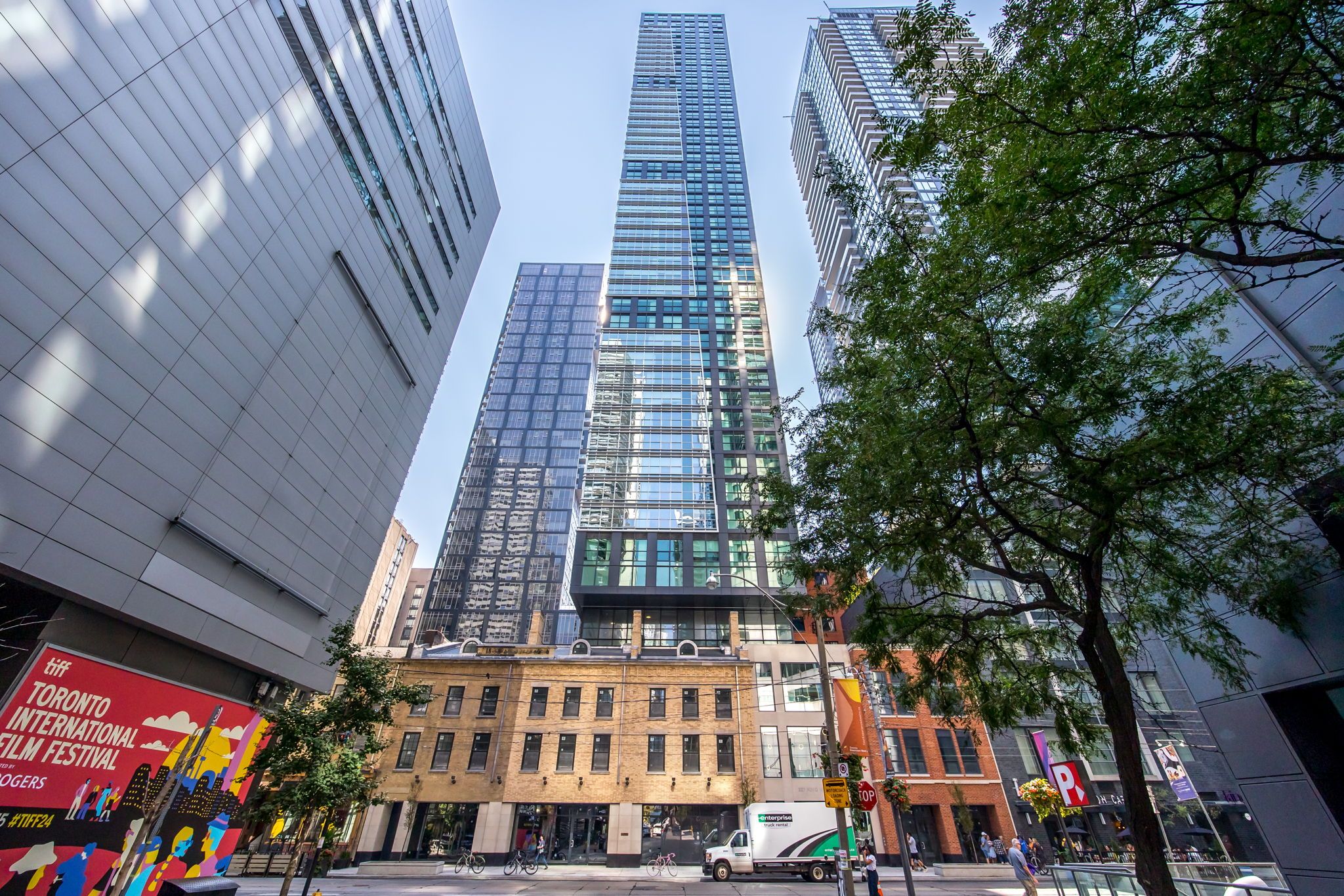 327 King Street W 3605