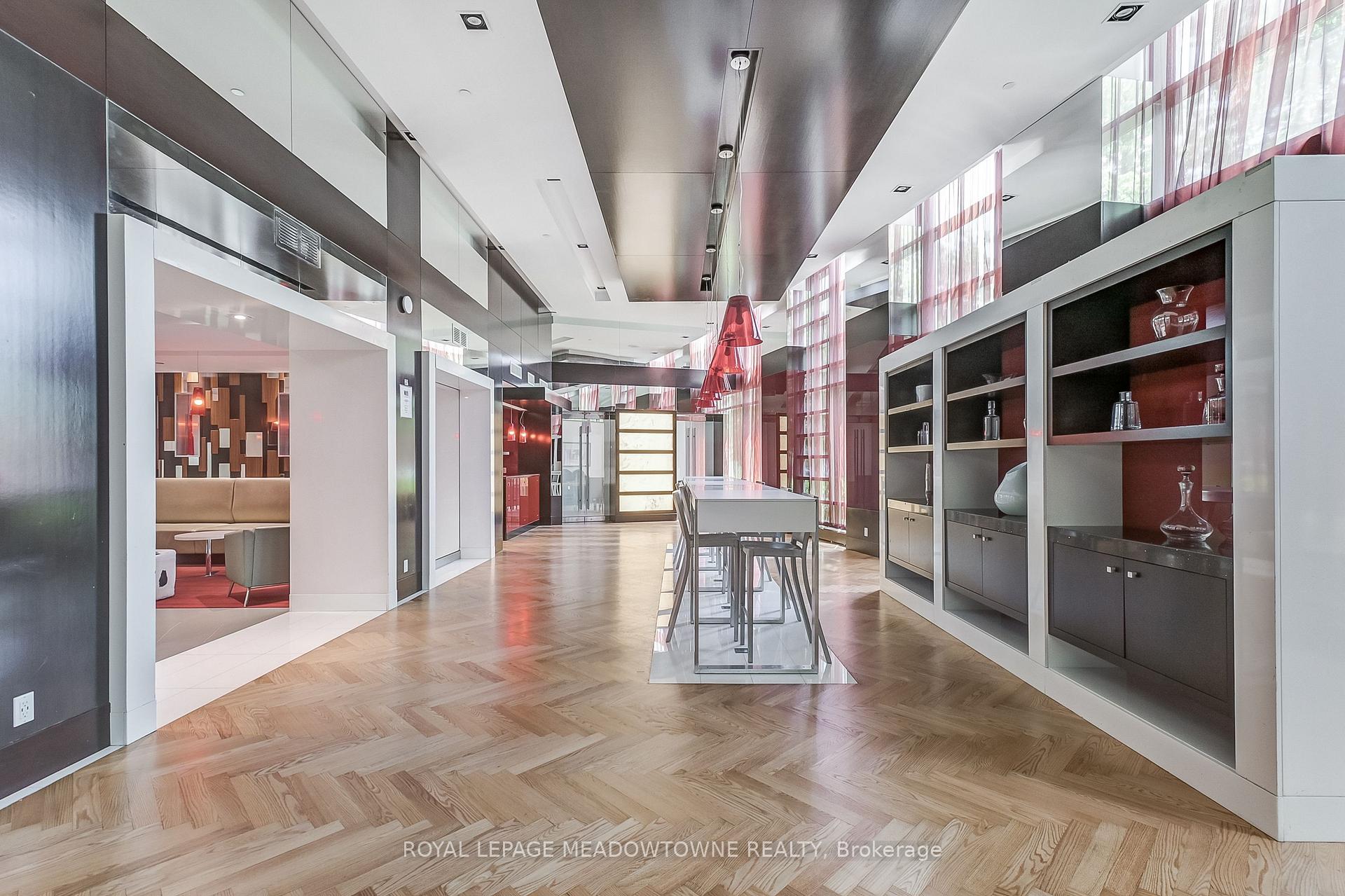 2 Bedrooms Condo at 225 Sherway Gardens, Toronto For sale