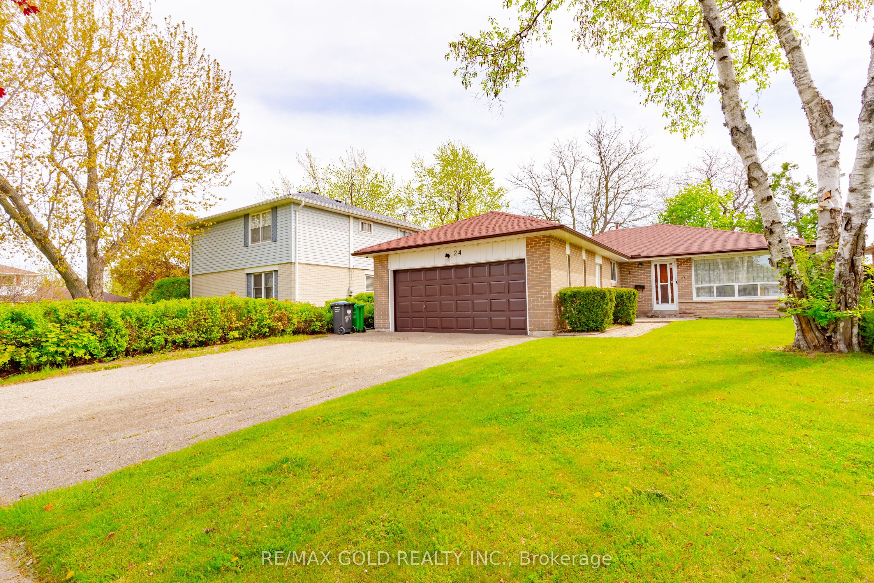 24 Dorchester Drive, Brampton, ON L6T 3C9