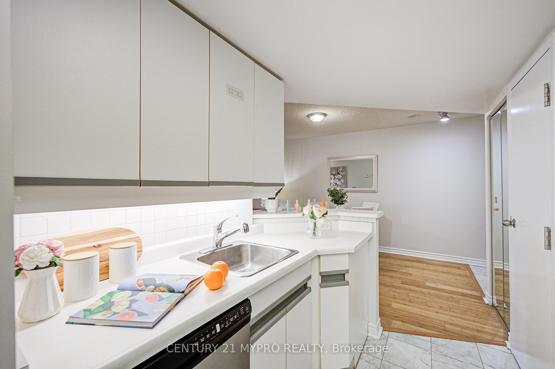 2 Bedrooms Condo at 1001 Bay, Toronto For sale