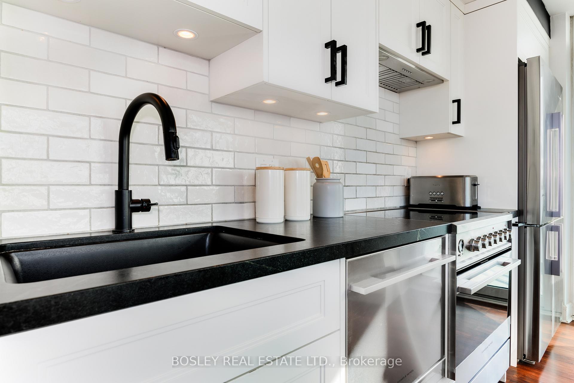 3 Bedrooms Condo at 35 Brian Peck, Toronto For sale