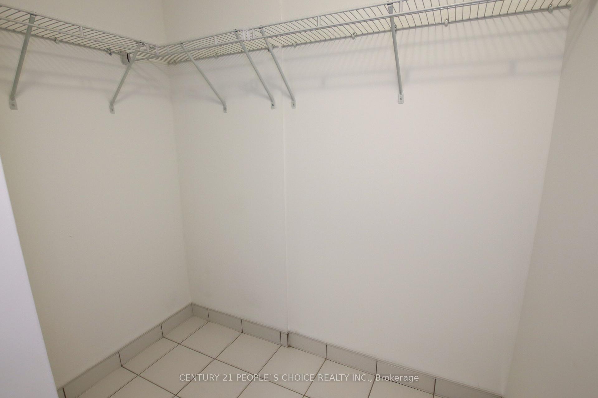 1 Bedroom Condo at 297 Oak Walk, Oakville For sale