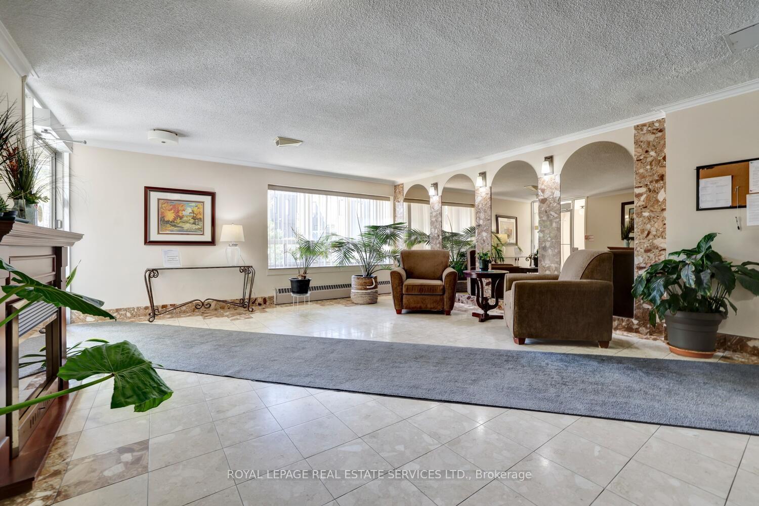 1 Bedroom Co-op at 41 Lake Shore, Toronto For sale