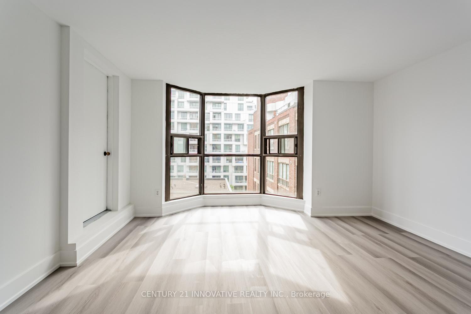 3 Bedrooms Condo at 188 Spadina, Toronto For sale