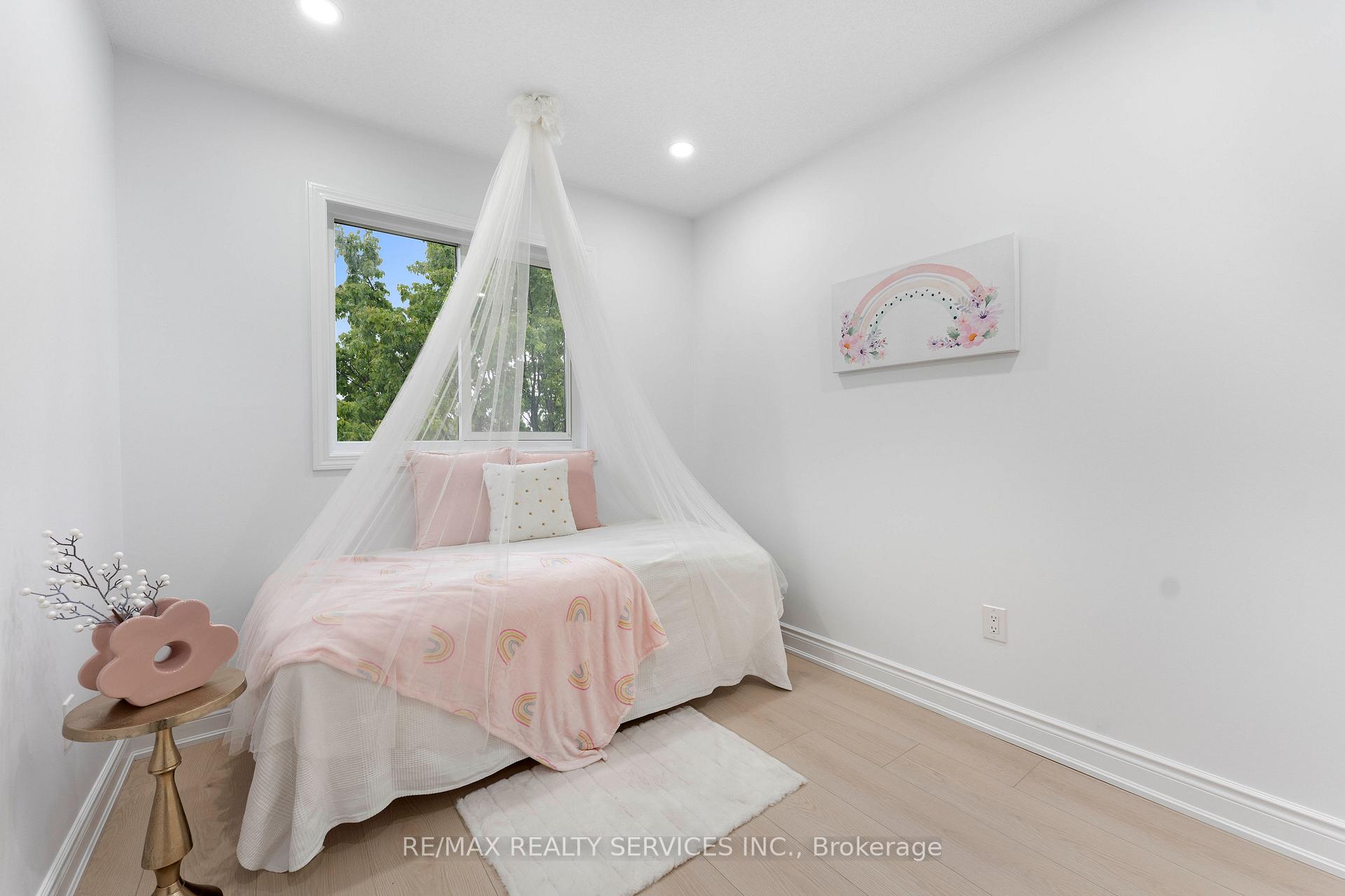 4 Bedrooms Condo at 80 Acorn, Mississauga For sale