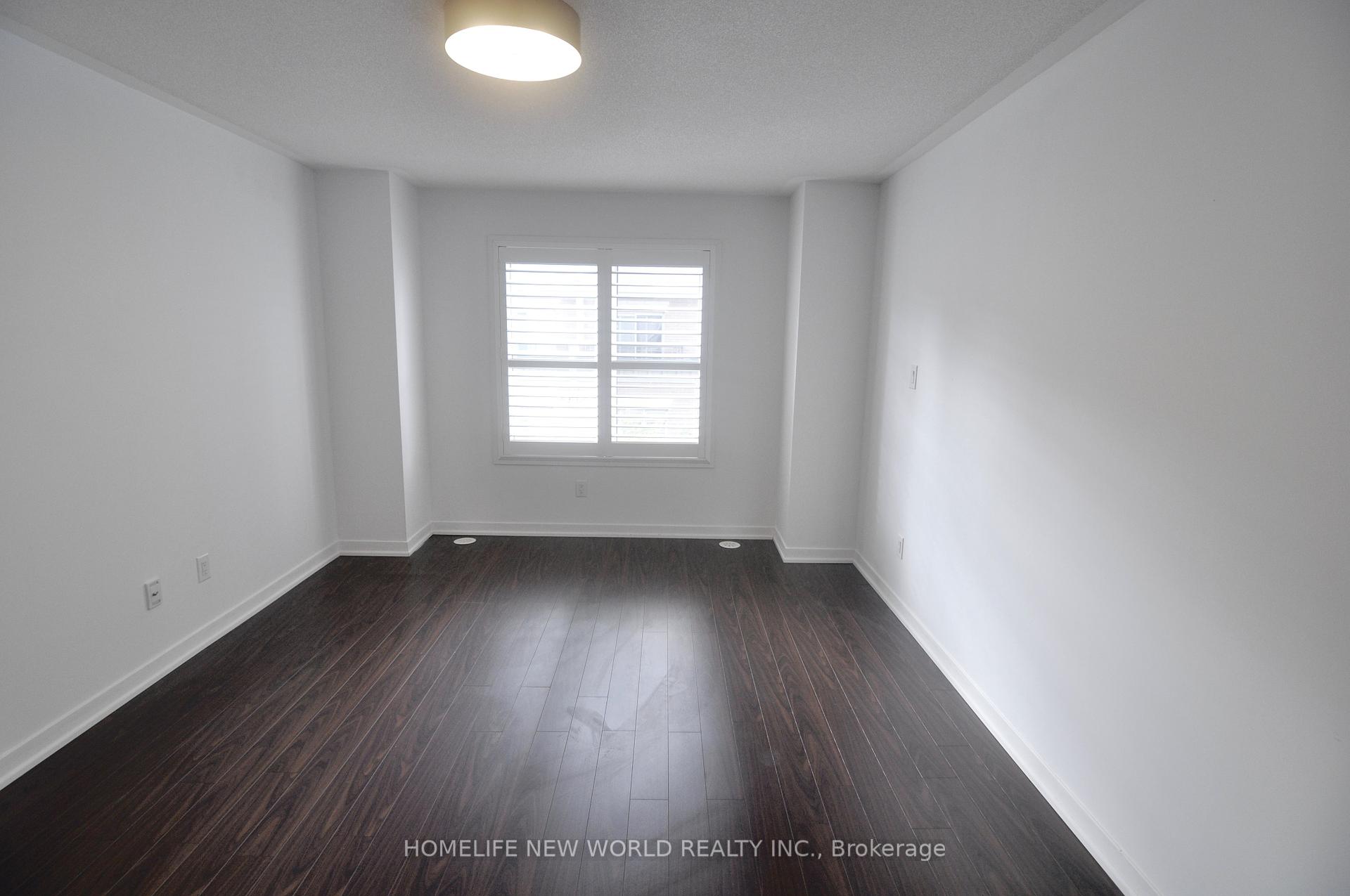 3 Bedrooms Condo at 370 Square One,  Mississauga For sale