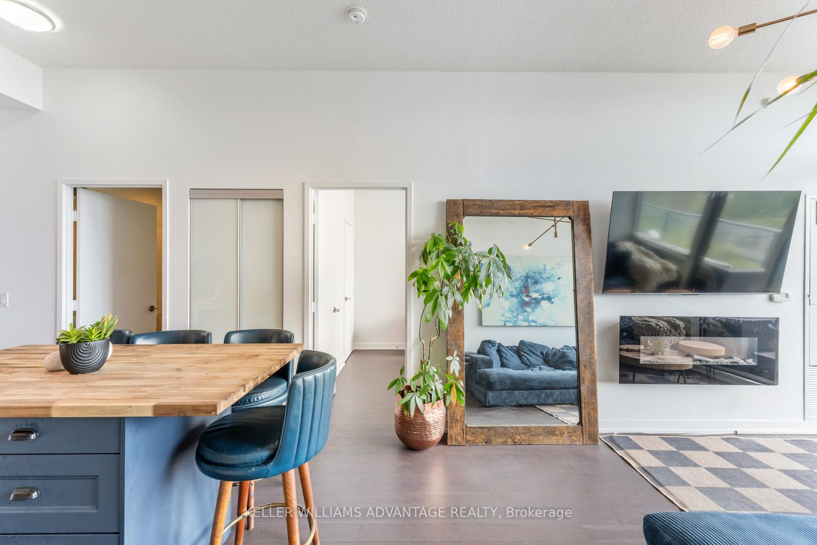 2 Bedrooms Condo at 120 Bayview, Toronto For sale