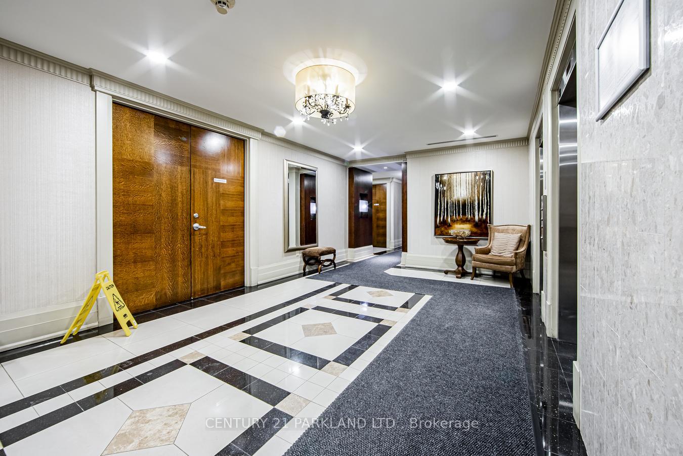 3 Bedrooms Condo at 8 Rean, Toronto For sale