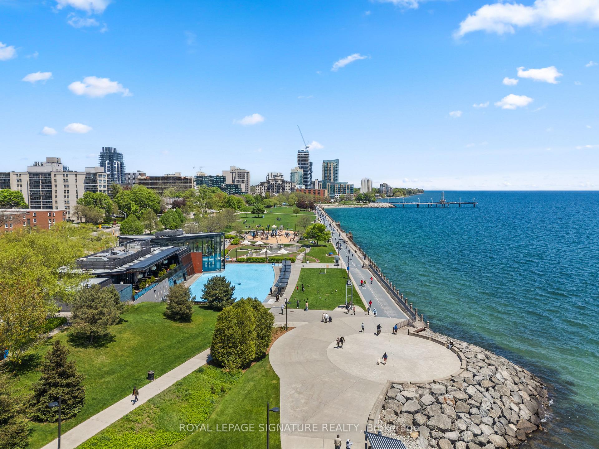 3 Bedrooms Condo at 611 Francis, Burlington For sale