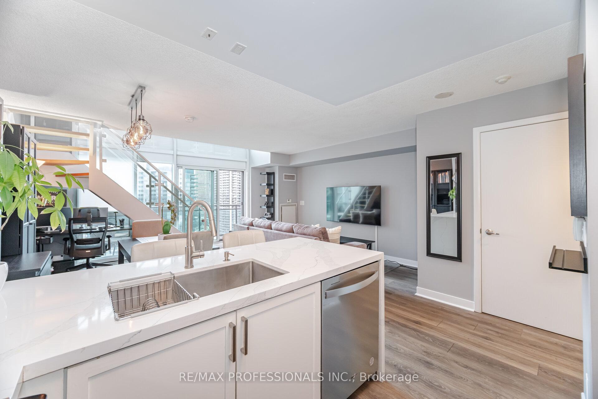 2 Bedrooms Condo at 155 Legion, Toronto For sale