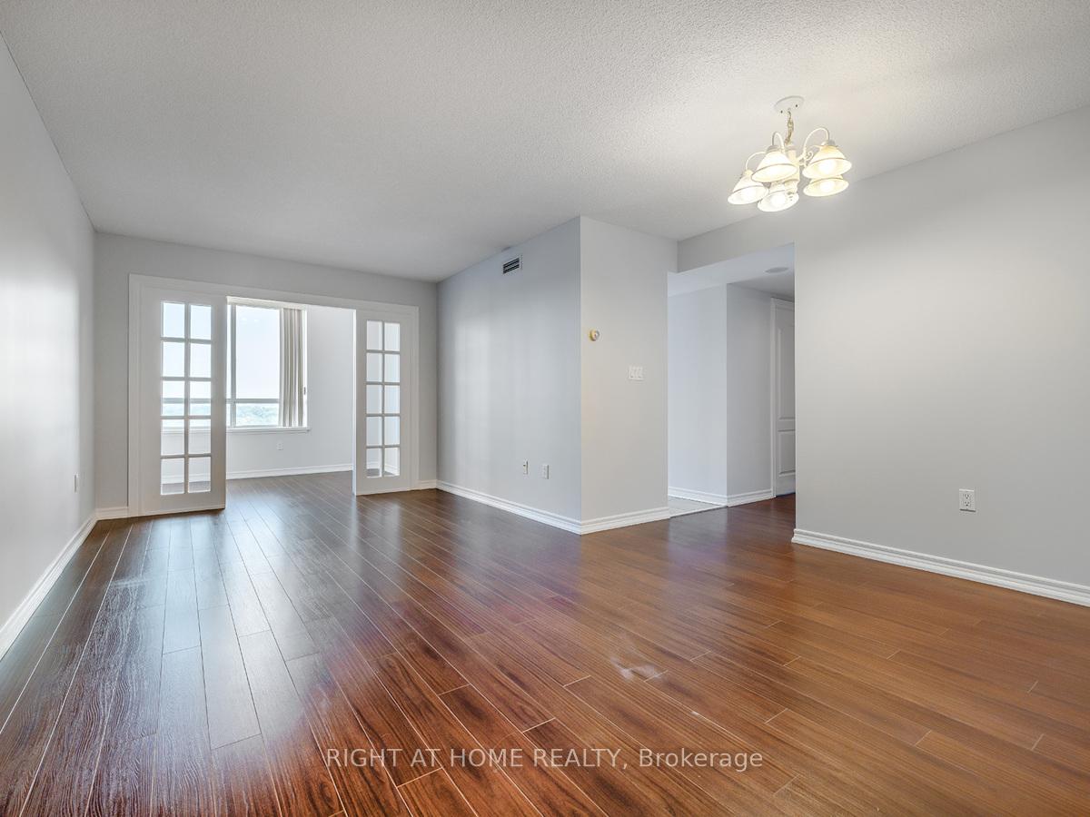 3 Bedrooms Condo at 88 Grandview,  Toronto For sale